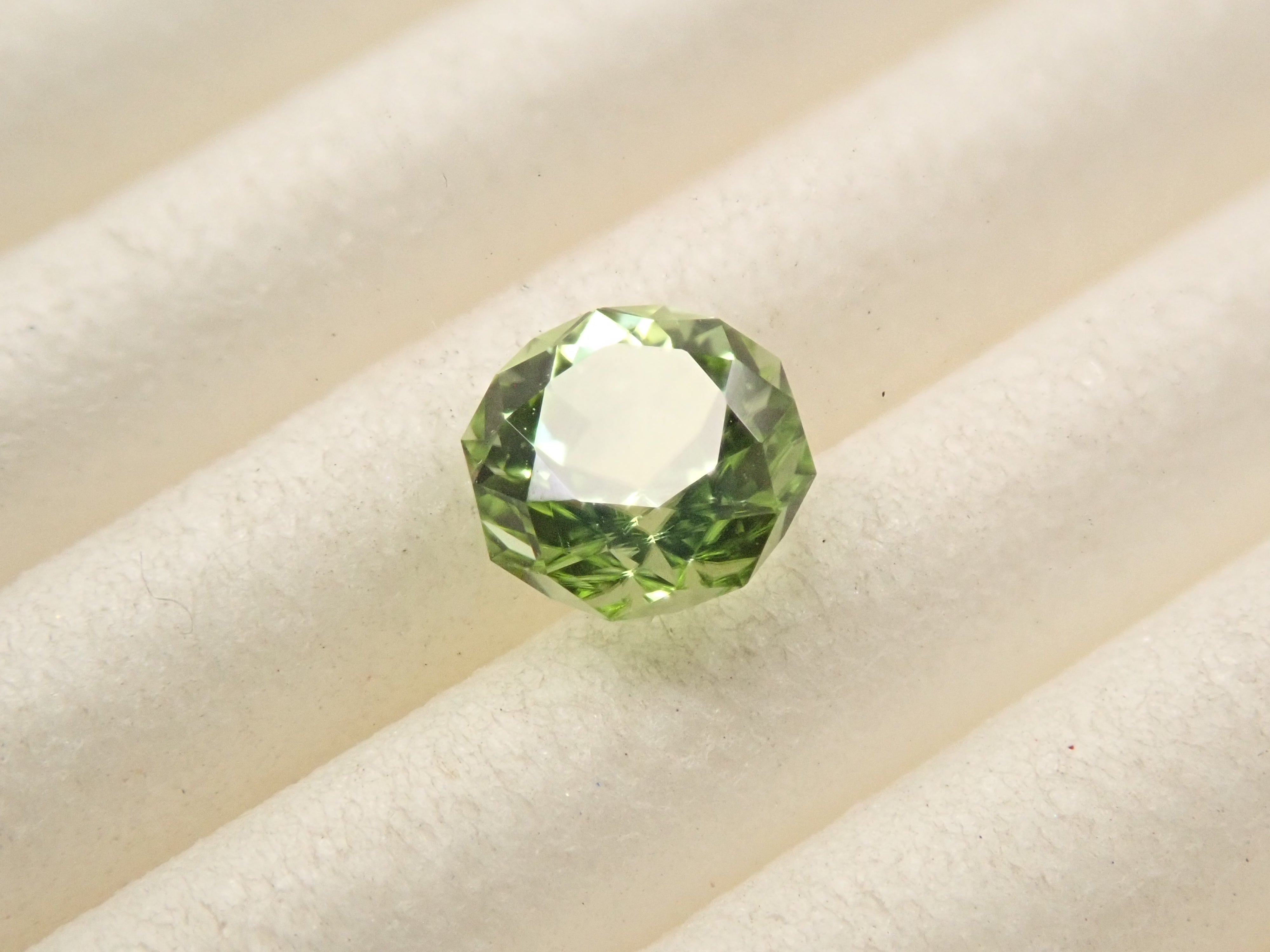 [12/7 22:00] American Peridot 0.385ct Loose Stone