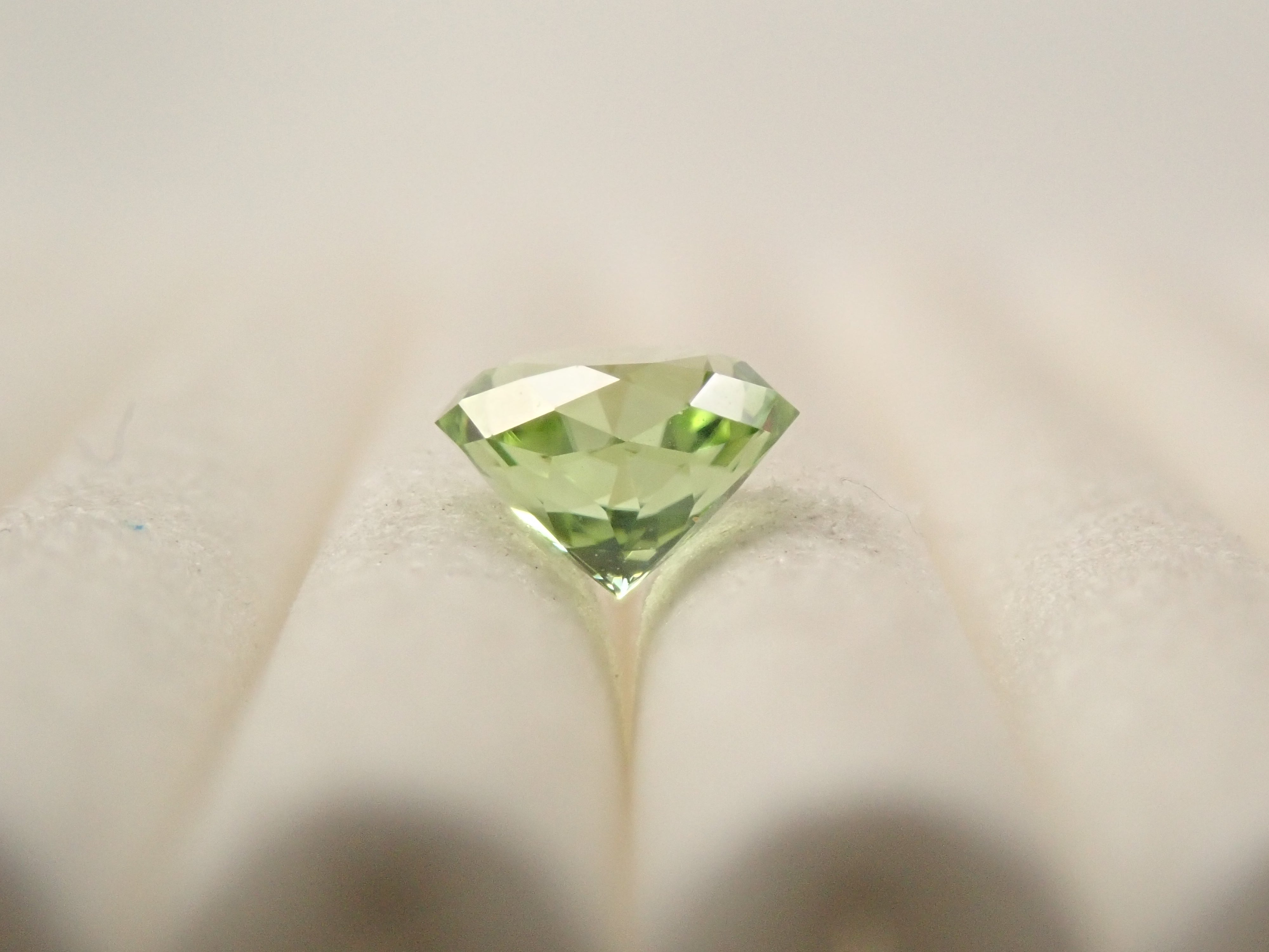 [12/7 22:00] American Peridot 0.385ct Loose Stone