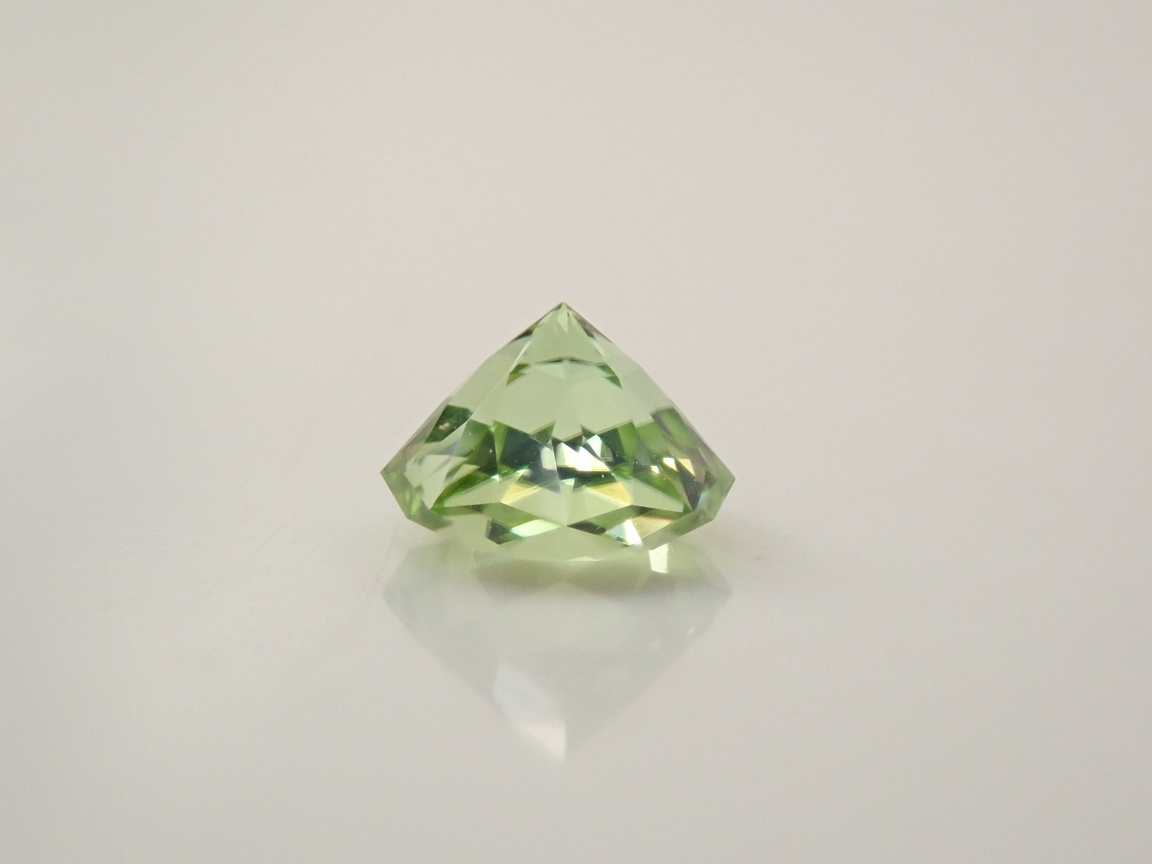 【12/7 22時販売】アメリカ産ペリドット 0.385ctルース