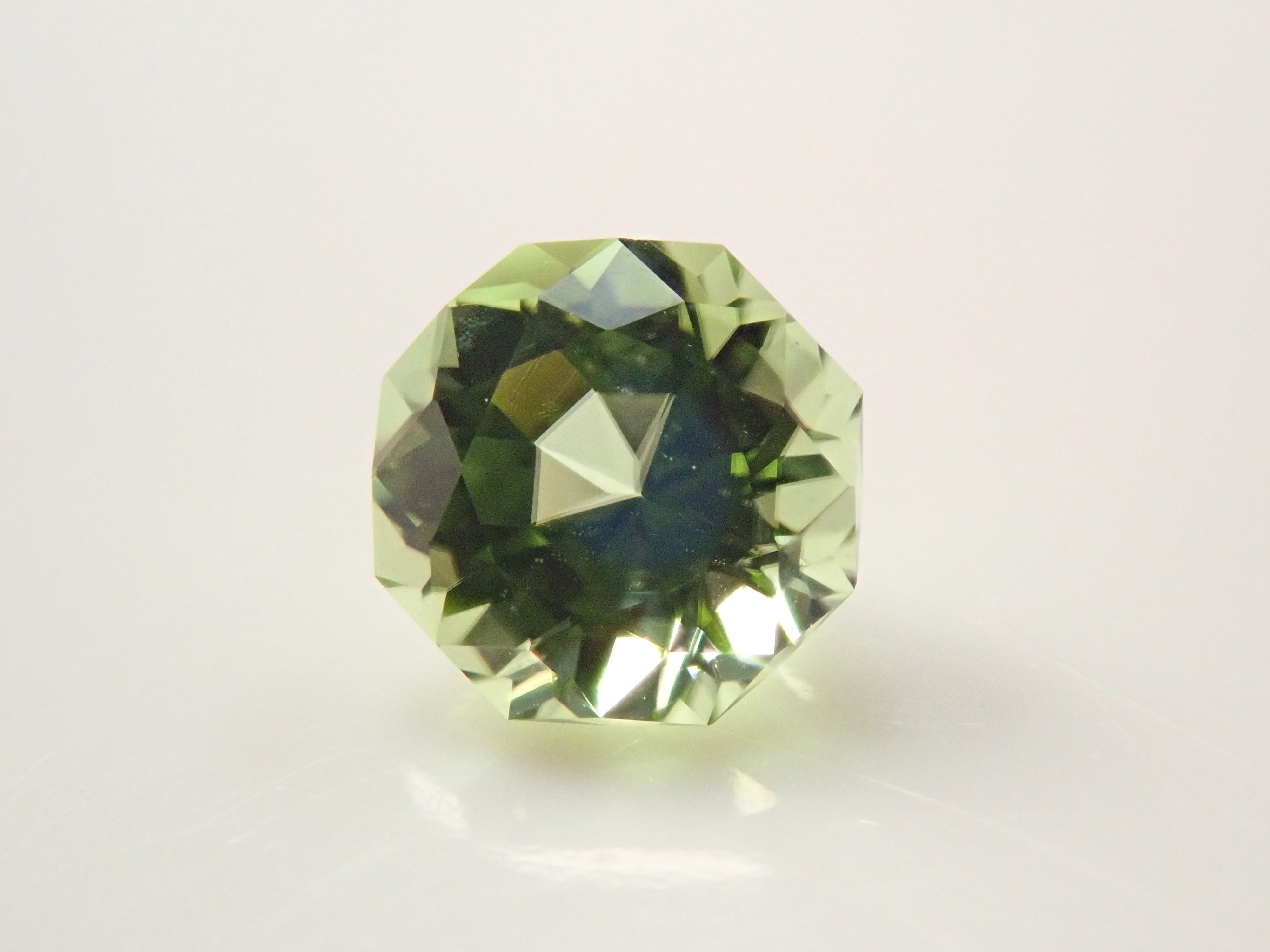 【12/7 22時販売】アメリカ産ペリドット 0.385ctルース