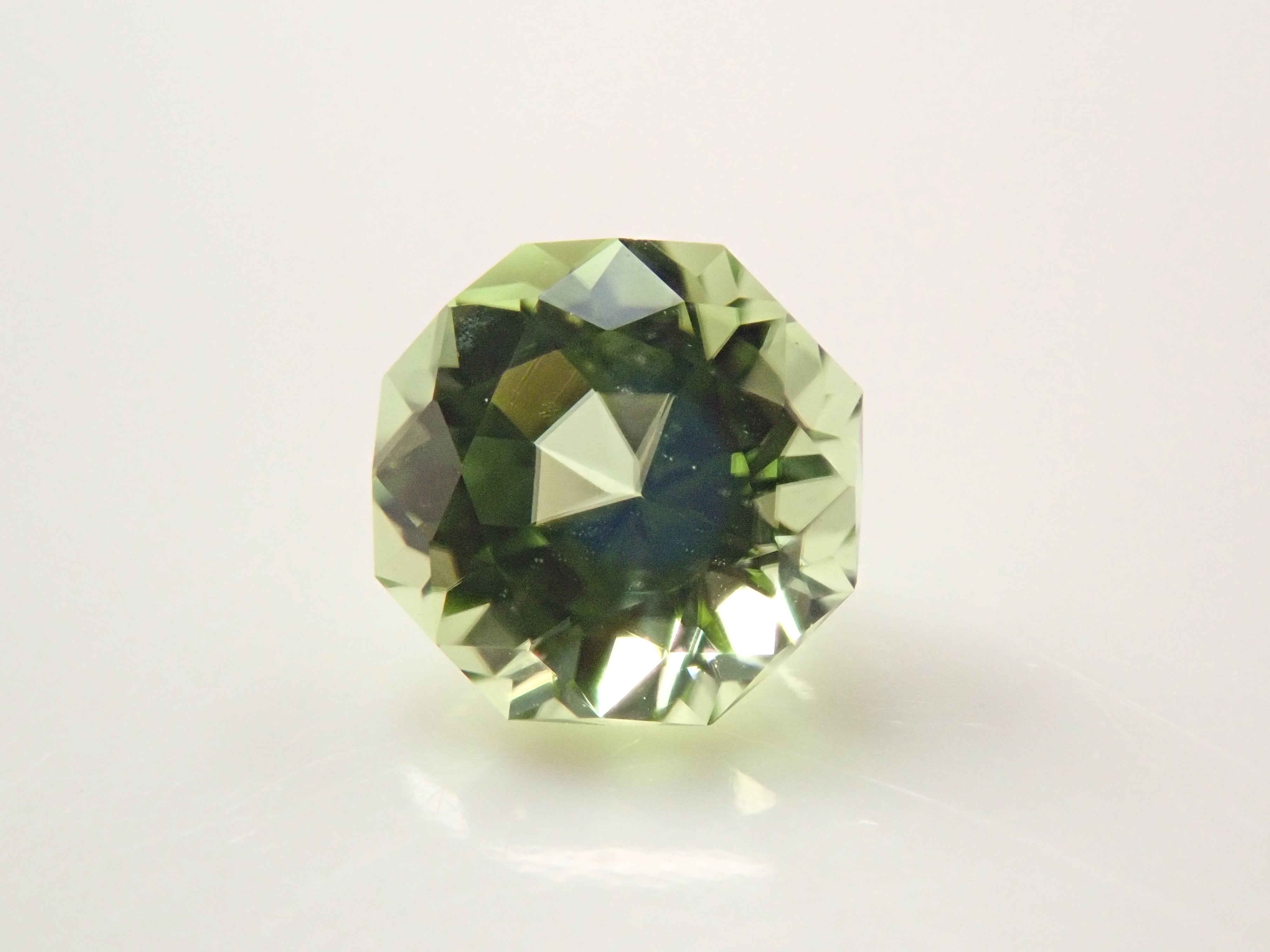 [12/7 22:00] American Peridot 0.385ct Loose Stone
