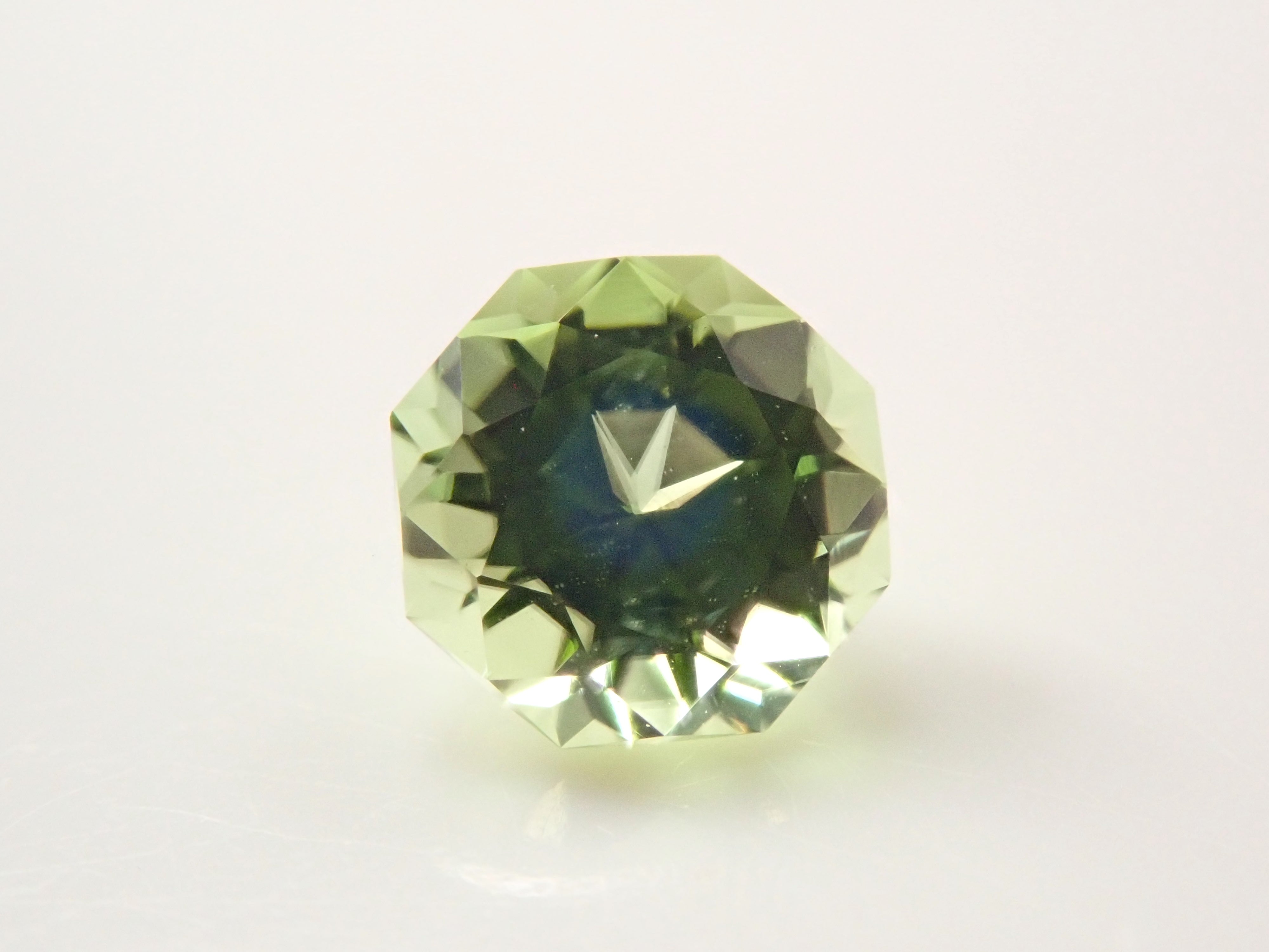 【12/7 22時販売】アメリカ産ペリドット 0.385ctルース