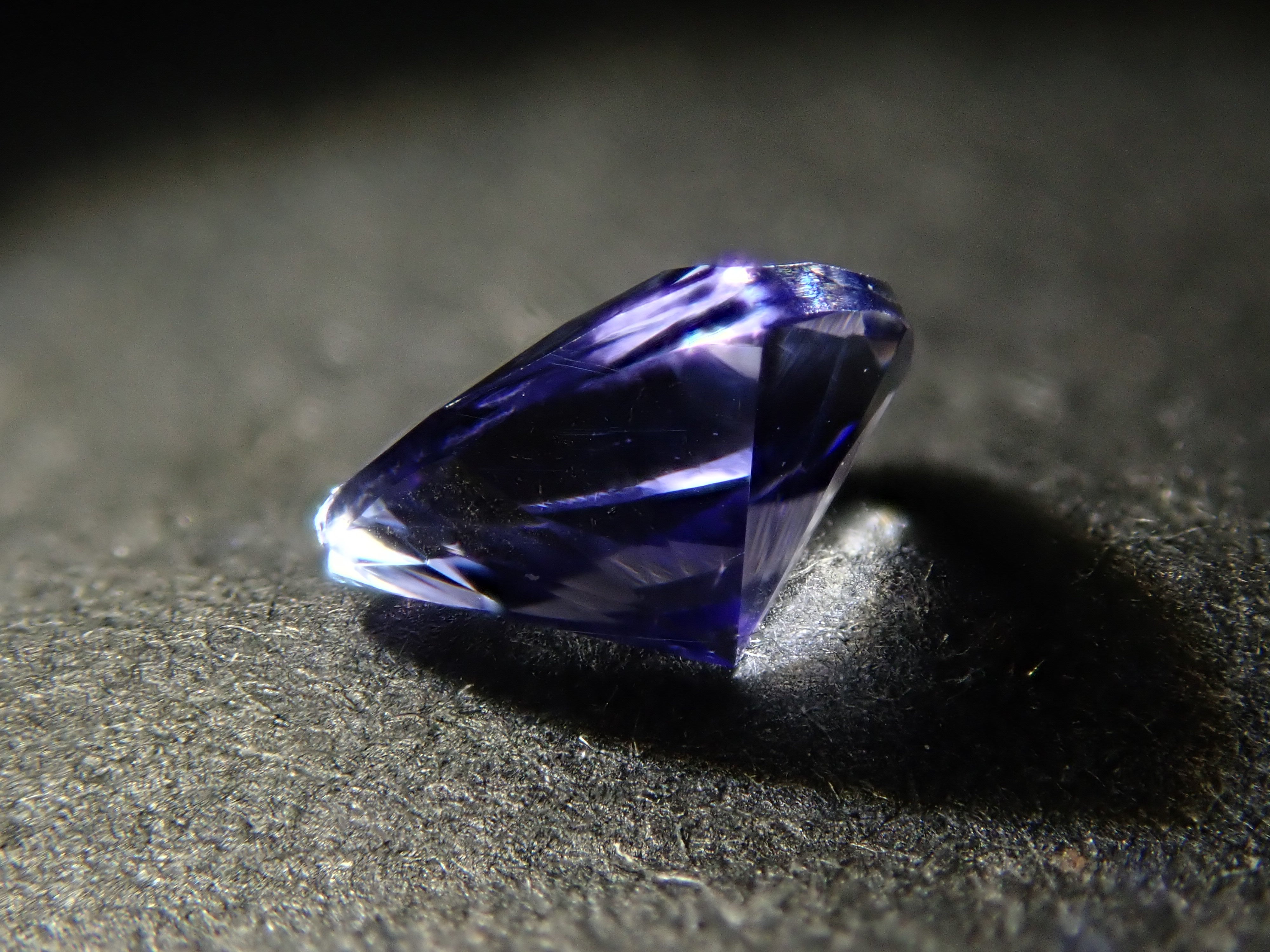 タンザニア産タンザナイト 0.436ctルース