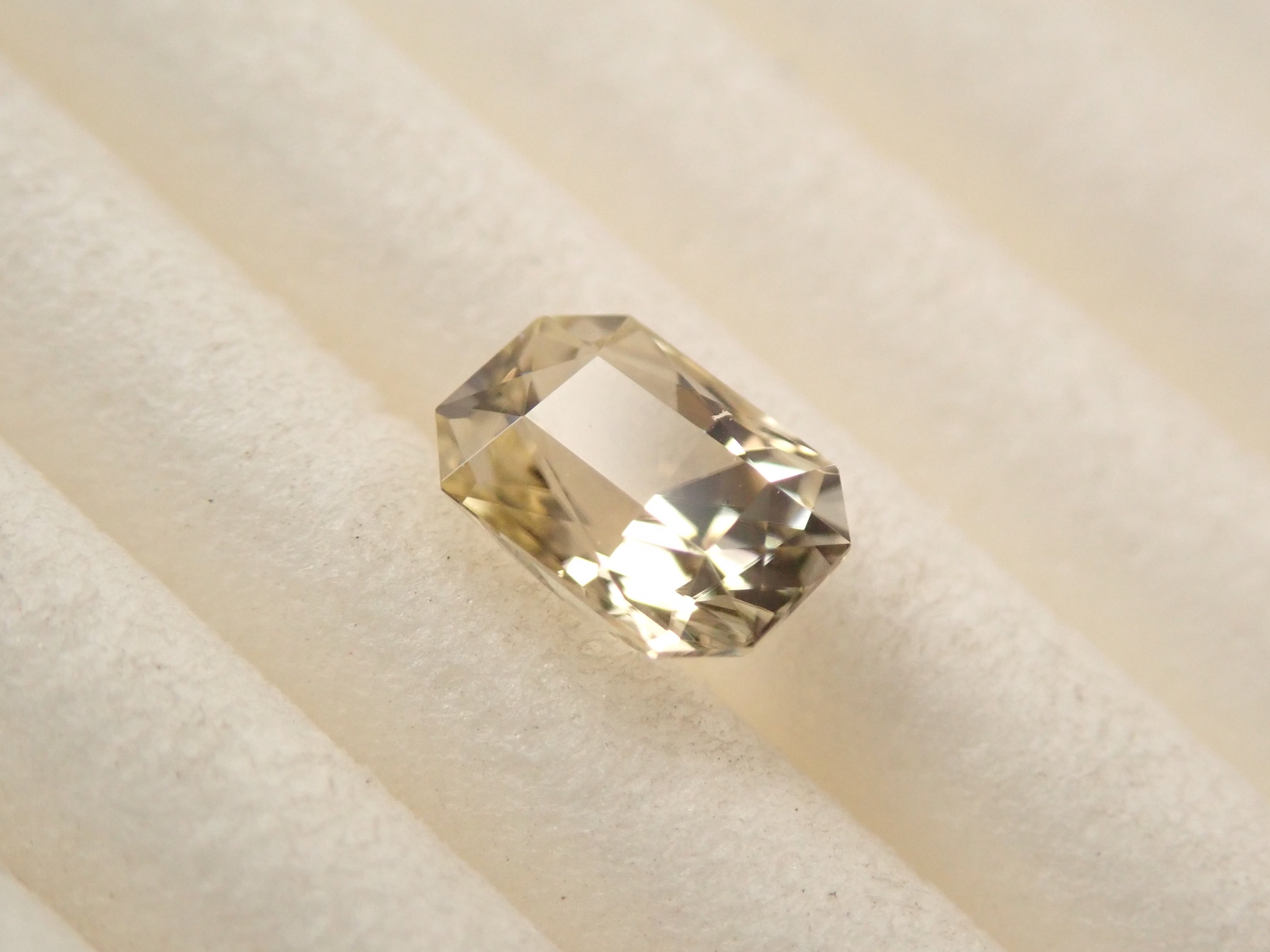 【12/14 22時販売】スリランカ産シンハライト 0.456ctルース