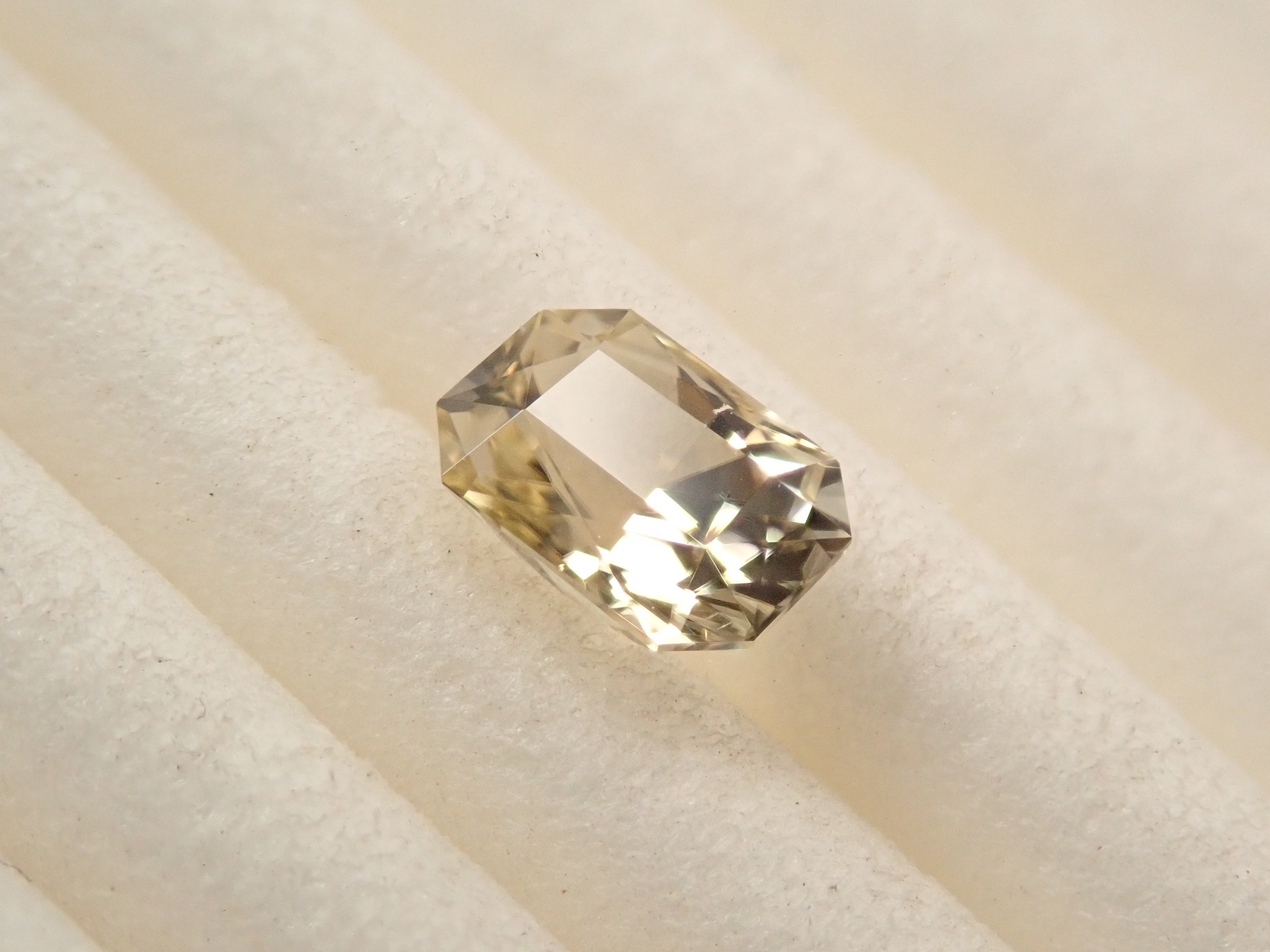 【12/14 22時販売】スリランカ産シンハライト 0.456ctルース