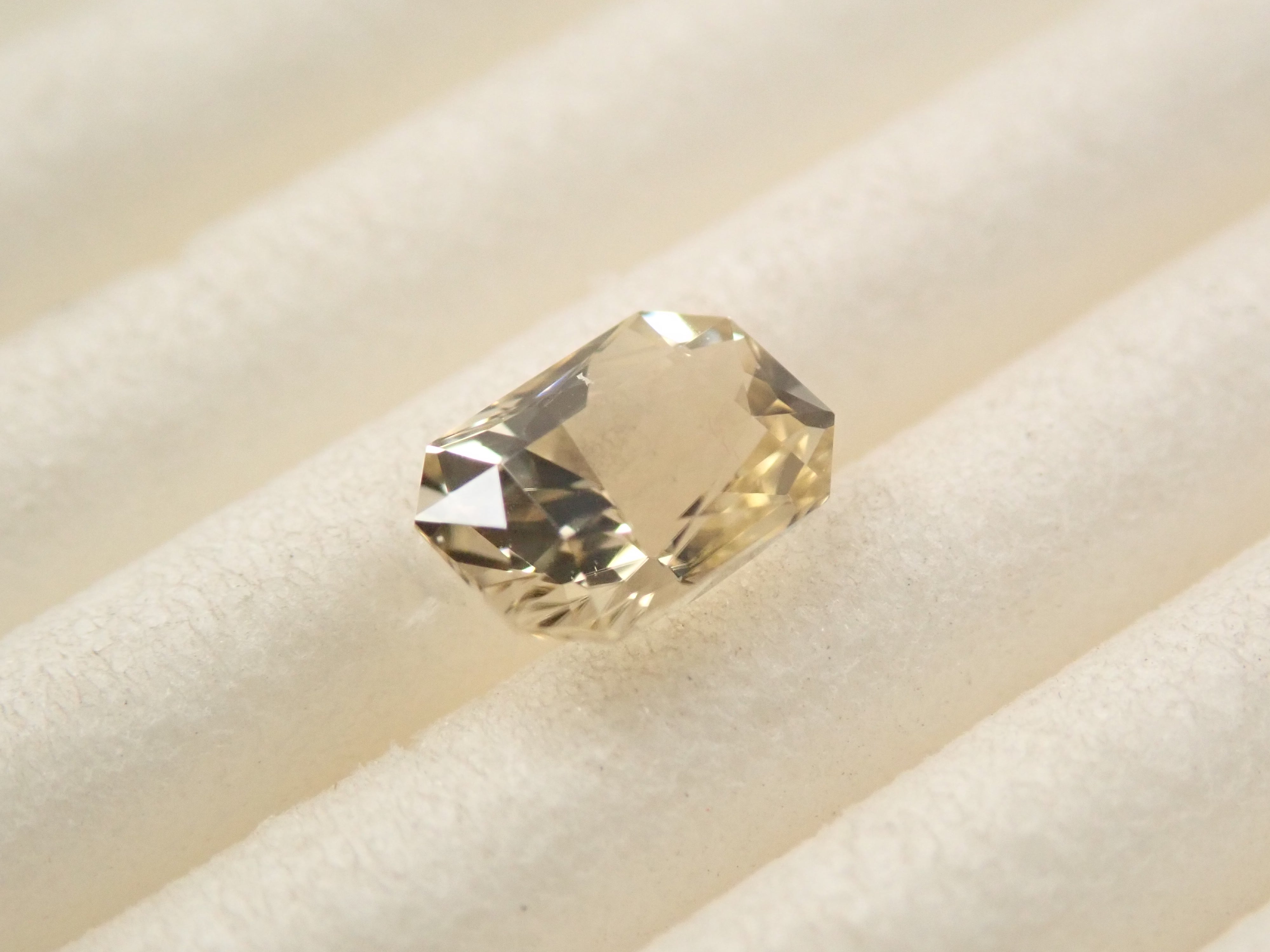 【12/14 22時販売】スリランカ産シンハライト 0.456ctルース