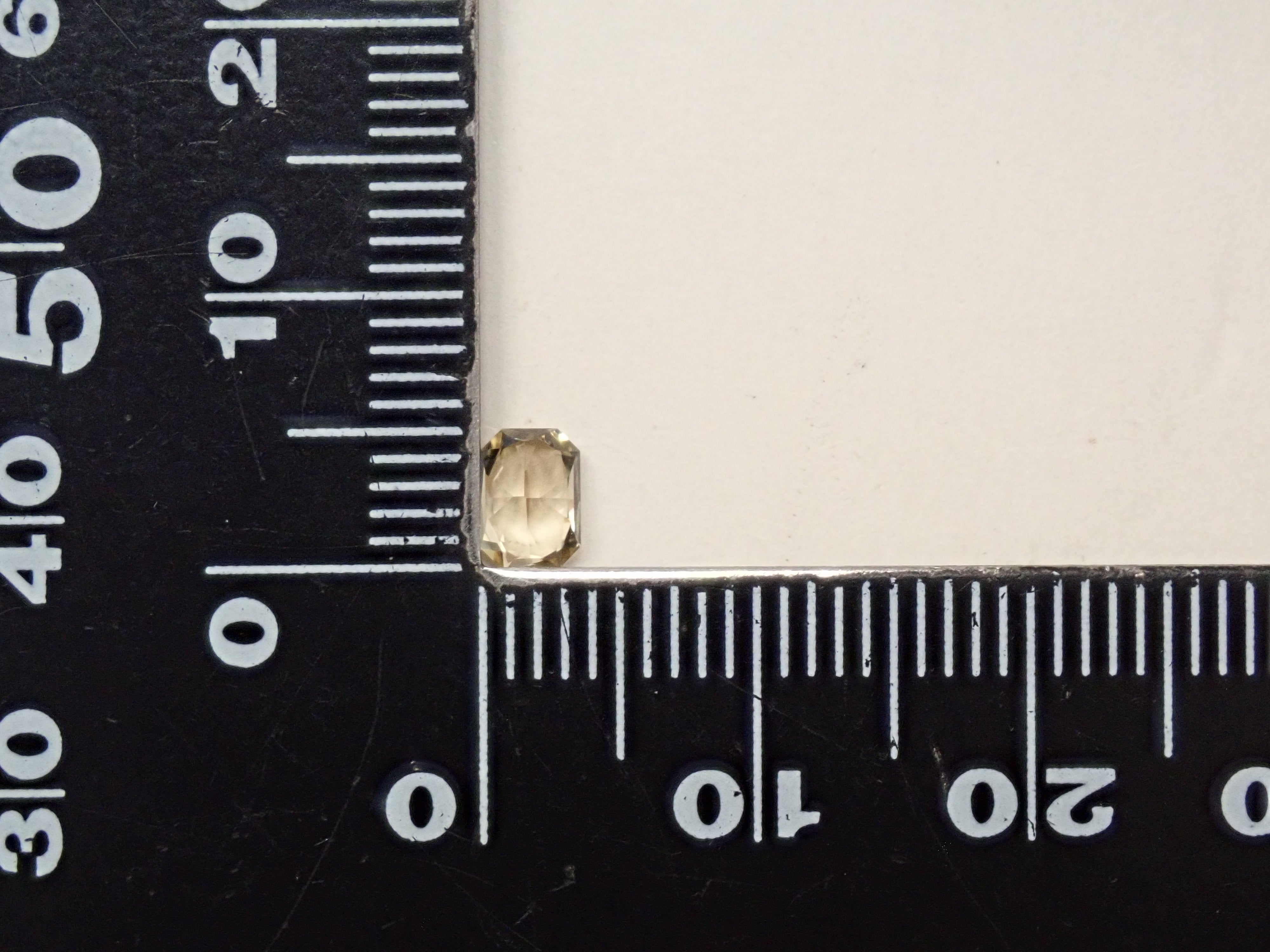 【12/14 22時販売】スリランカ産シンハライト 0.456ctルース