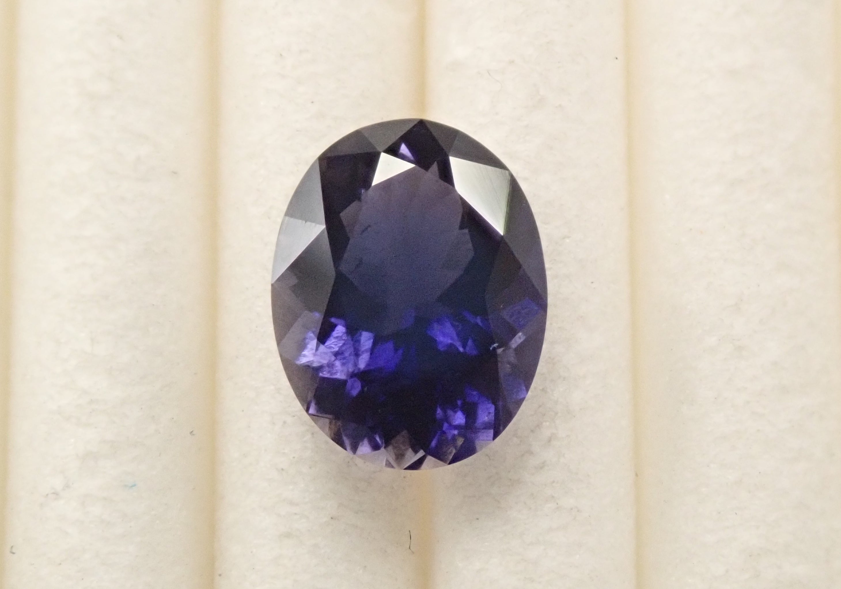 【12/14 22時販売】マダガスカル産アイオライト 0.644ctルース