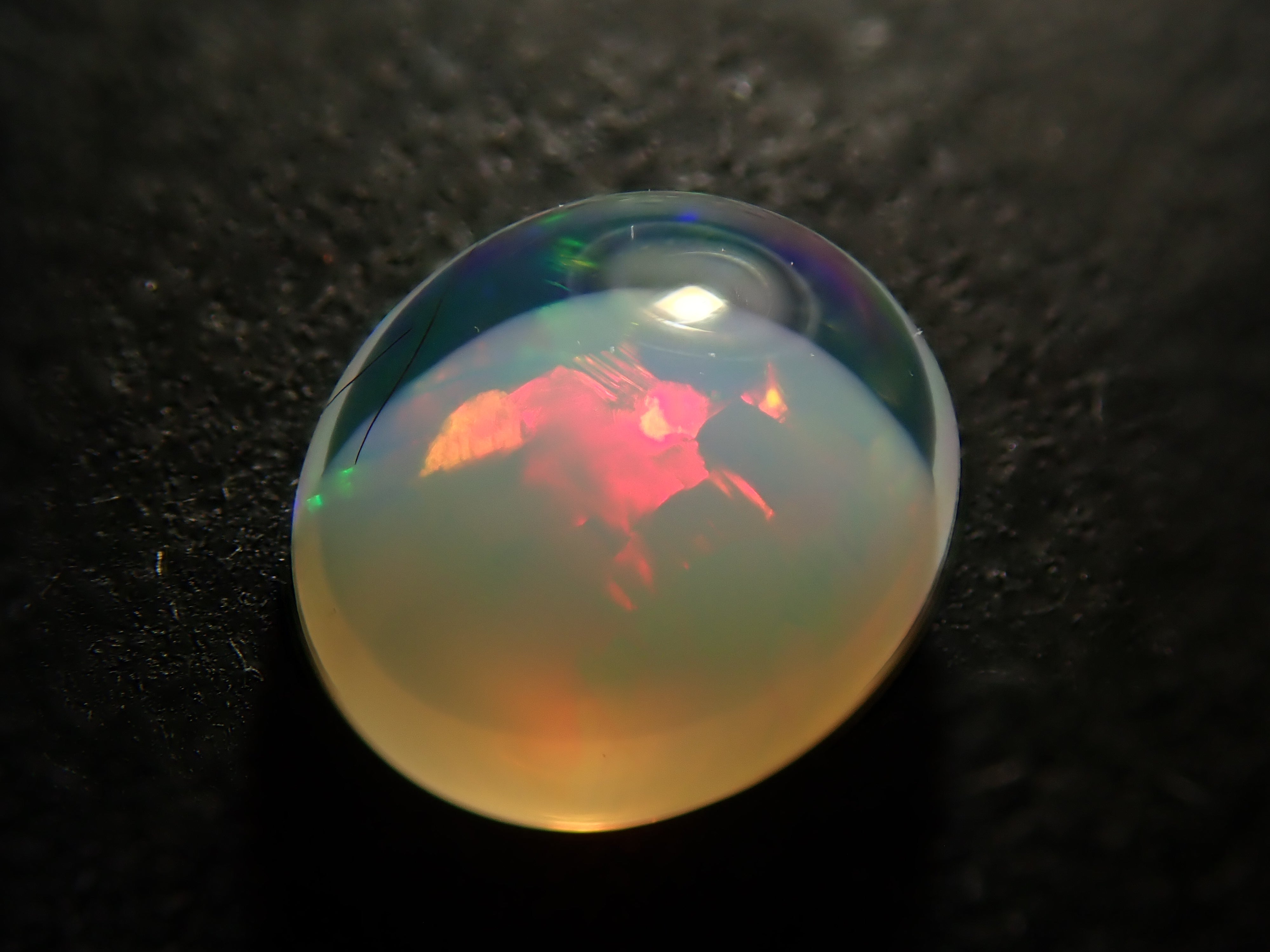 [12/7 22:00 Sale] Mexican Egg-in Opal 0.381ct Loose