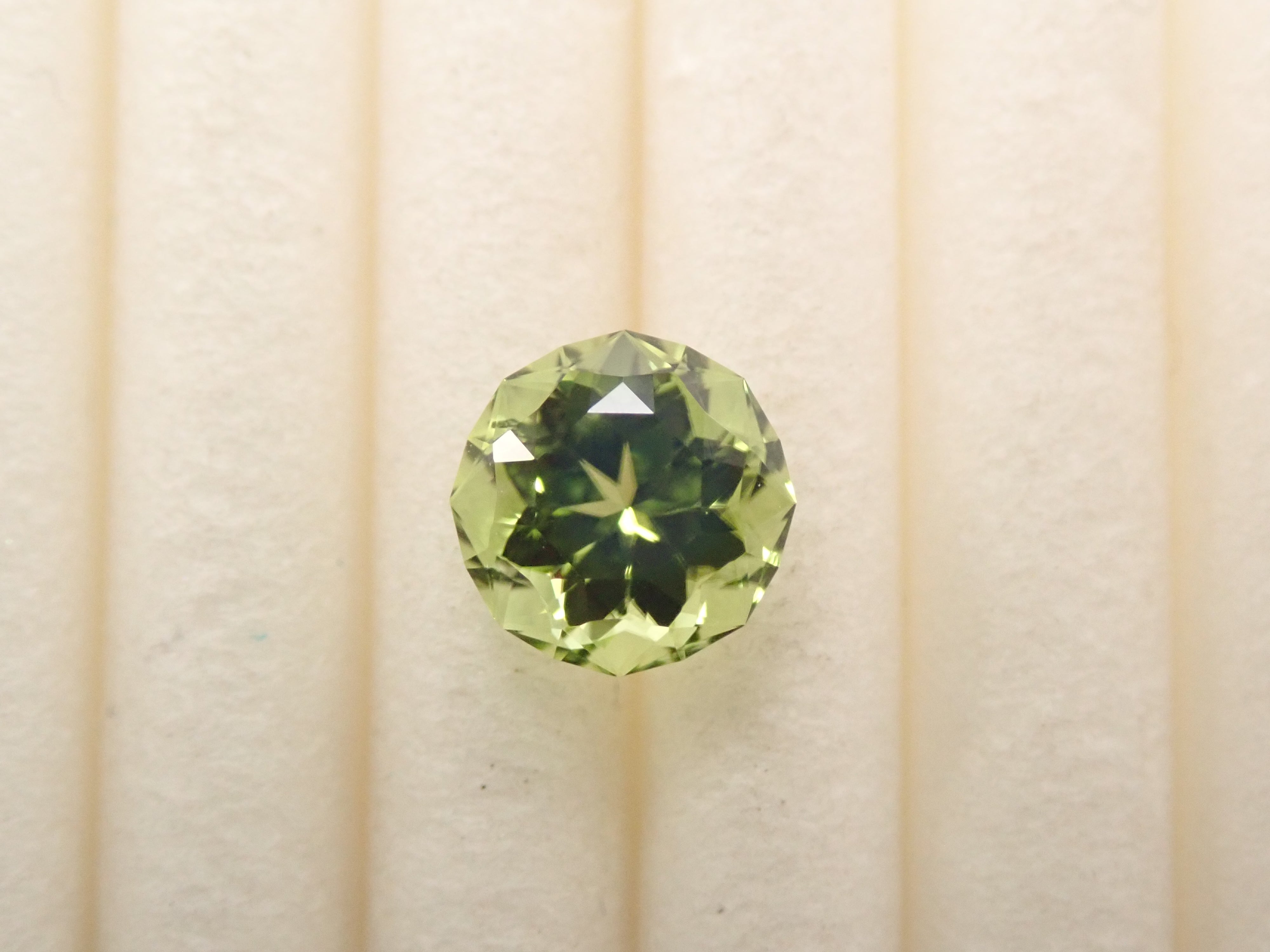 【12/14 22時販売】アメリカ産ペリドット 5.1mm/0.573ctルース