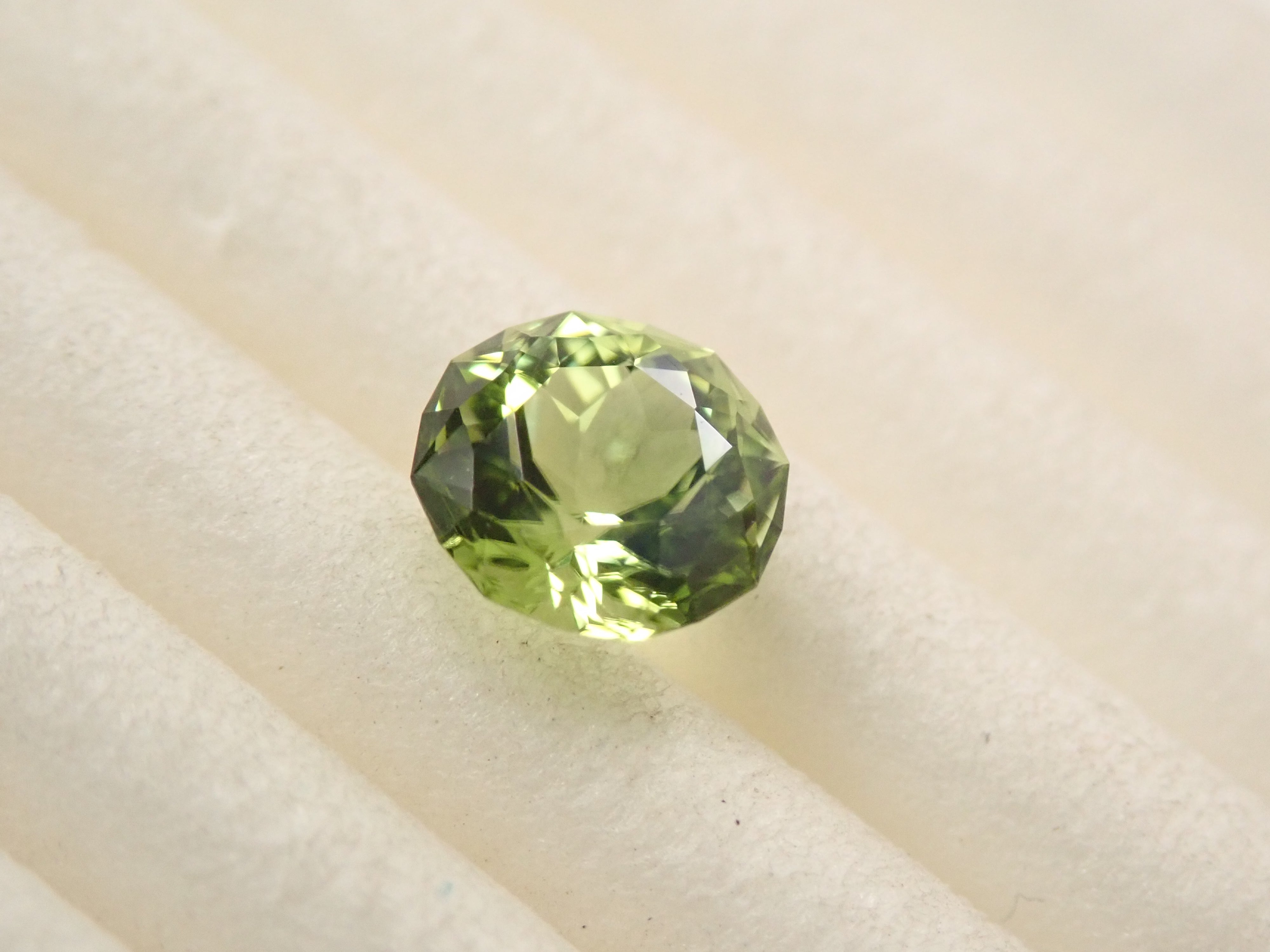 【12/14 22時販売】アメリカ産ペリドット 5.1mm/0.573ctルース