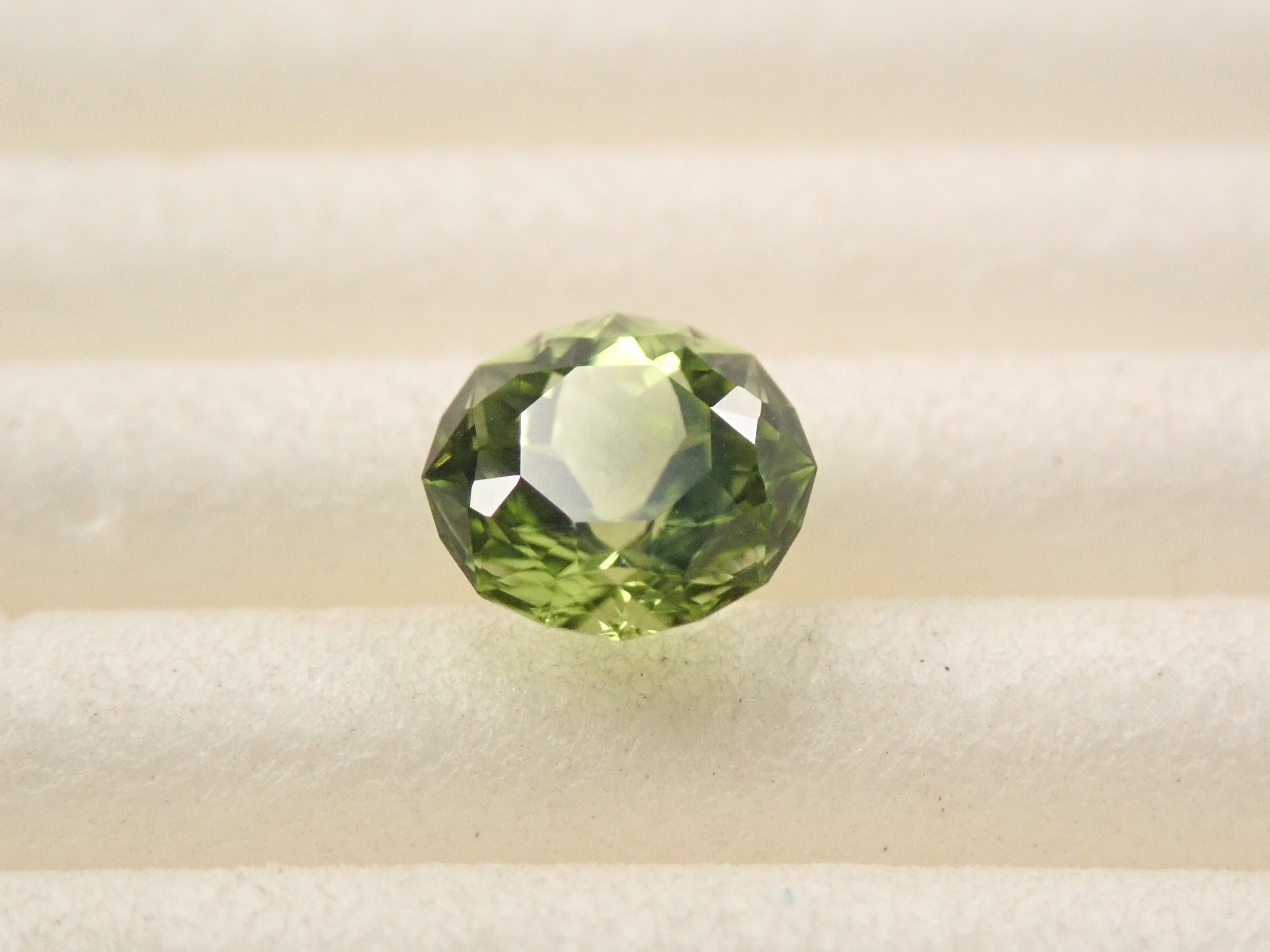 【12/14 22時販売】アメリカ産ペリドット 5.1mm/0.573ctルース