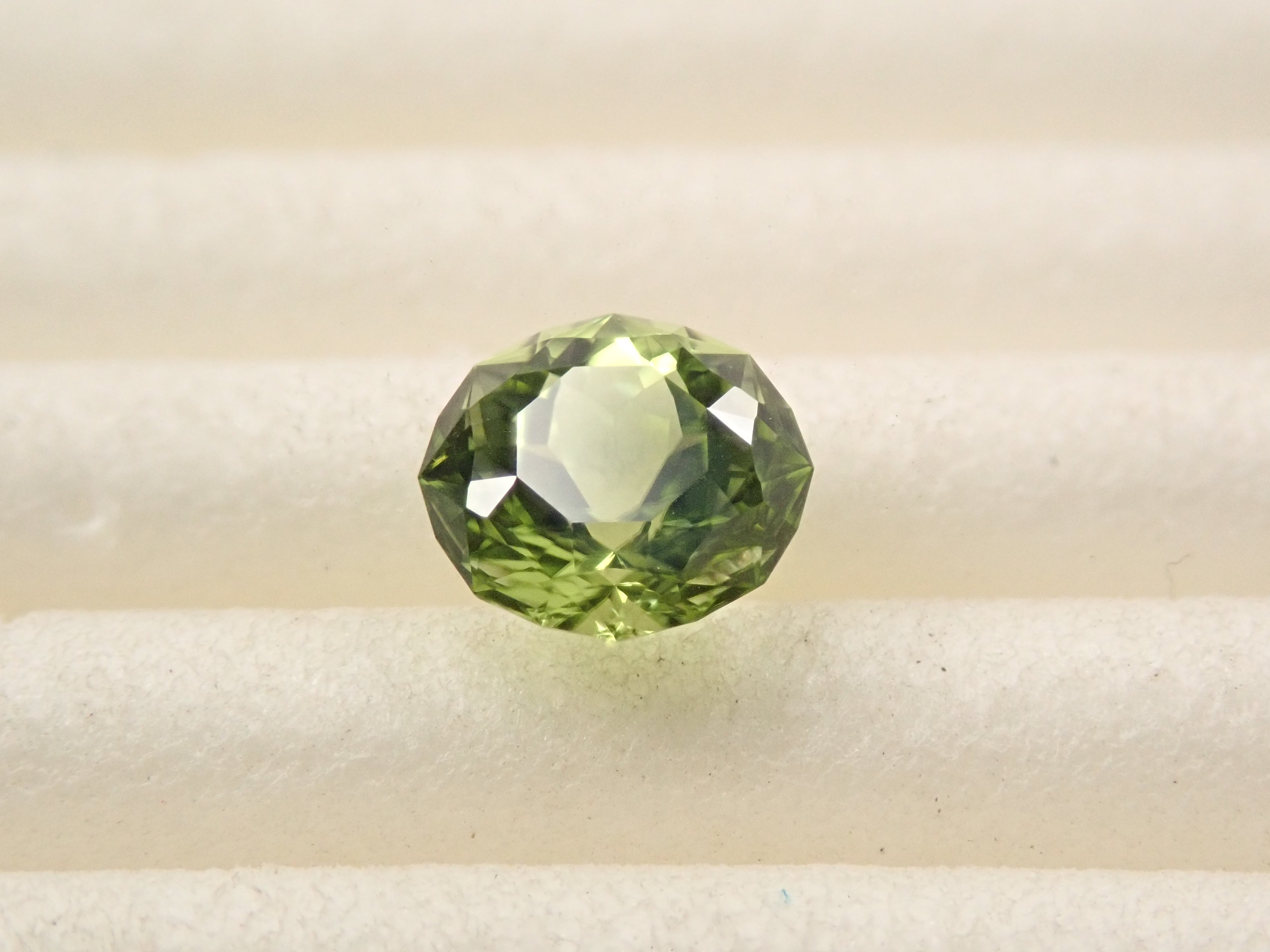 [12/14 22:00] 美​​國橄欖石 5.1毫米/0.573克拉 裸石