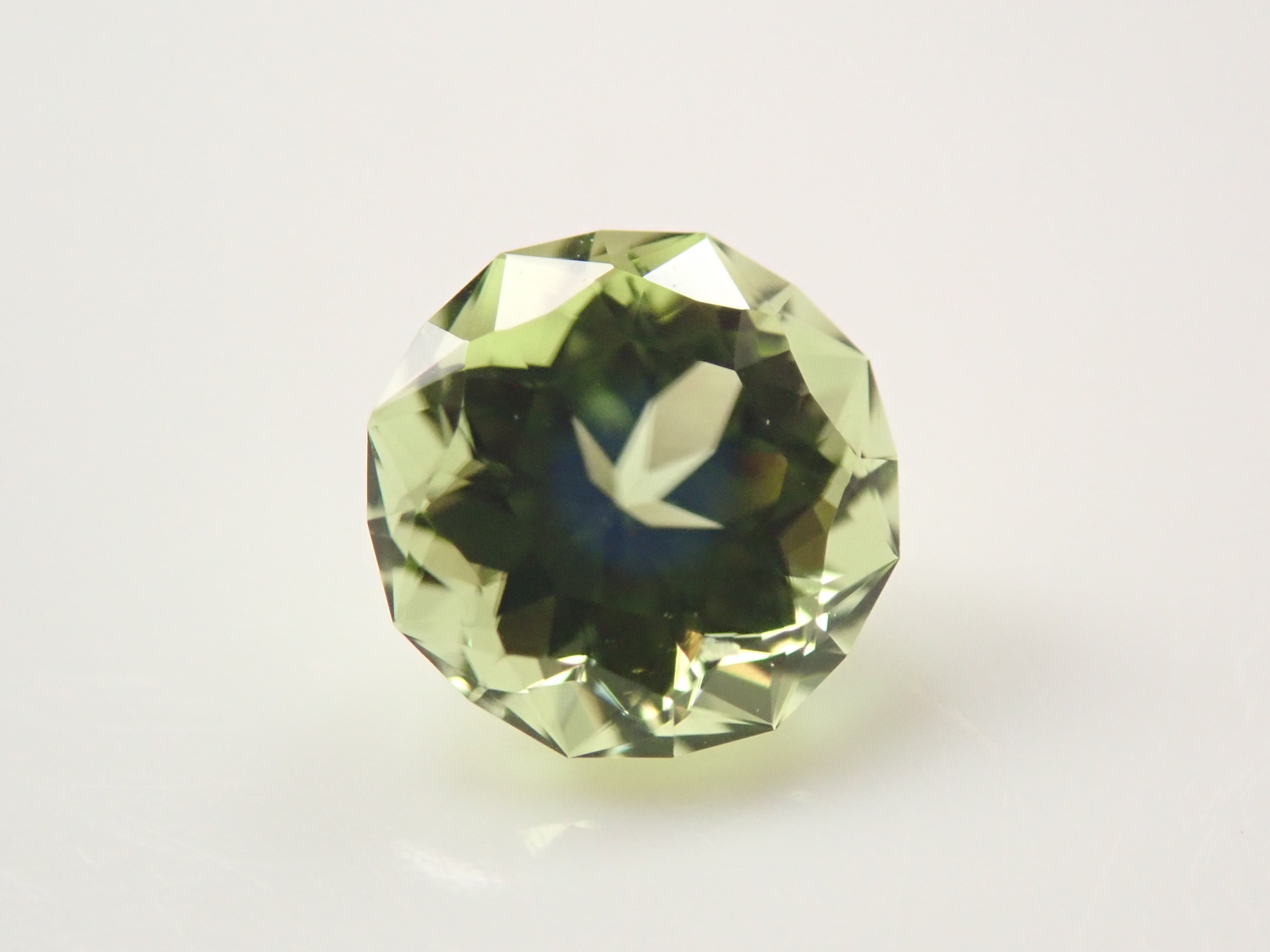 【12/14 22時販売】アメリカ産ペリドット 5.1mm/0.573ctルース