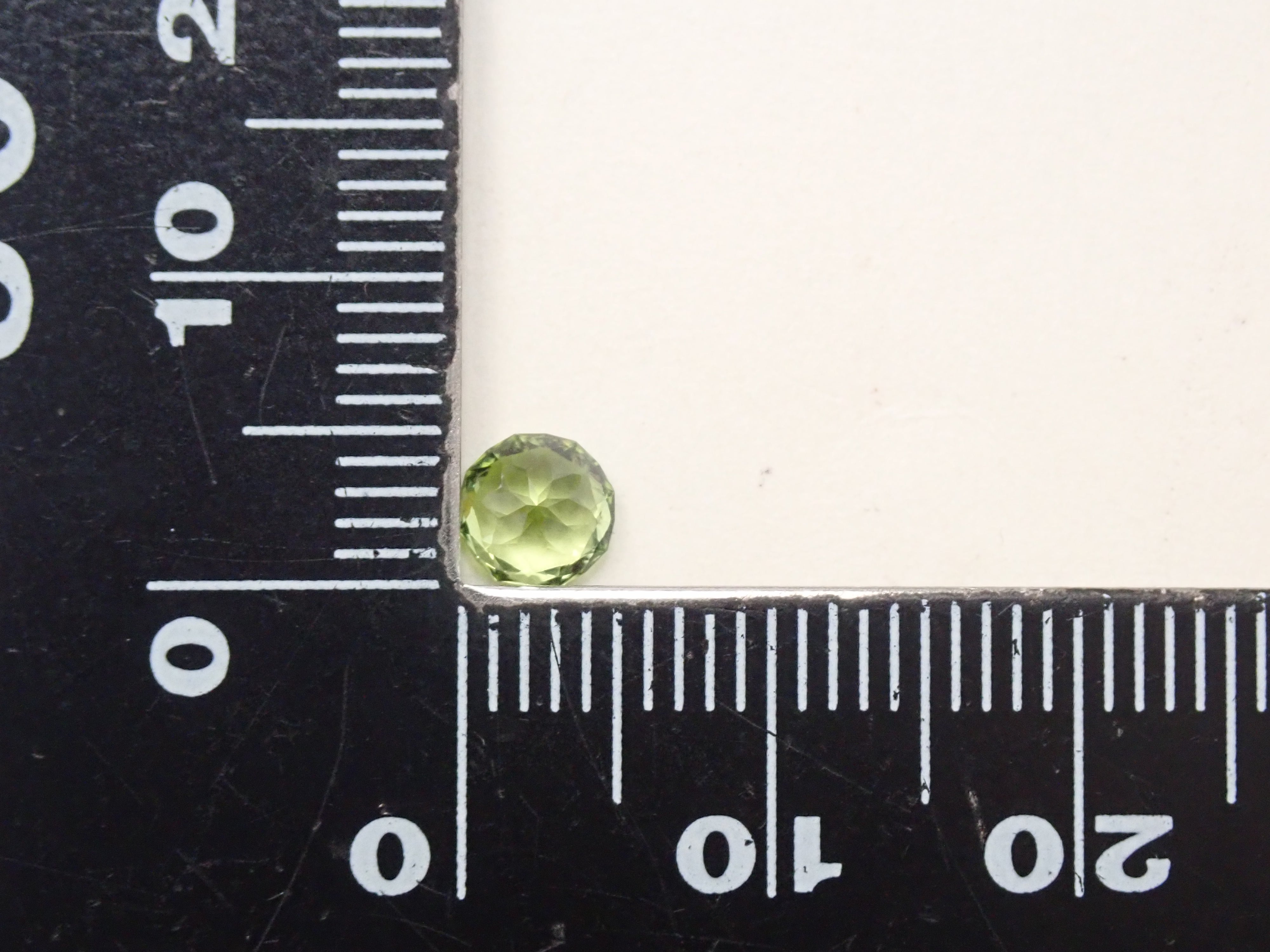 【12/14 22時販売】アメリカ産ペリドット 5.1mm/0.573ctルース