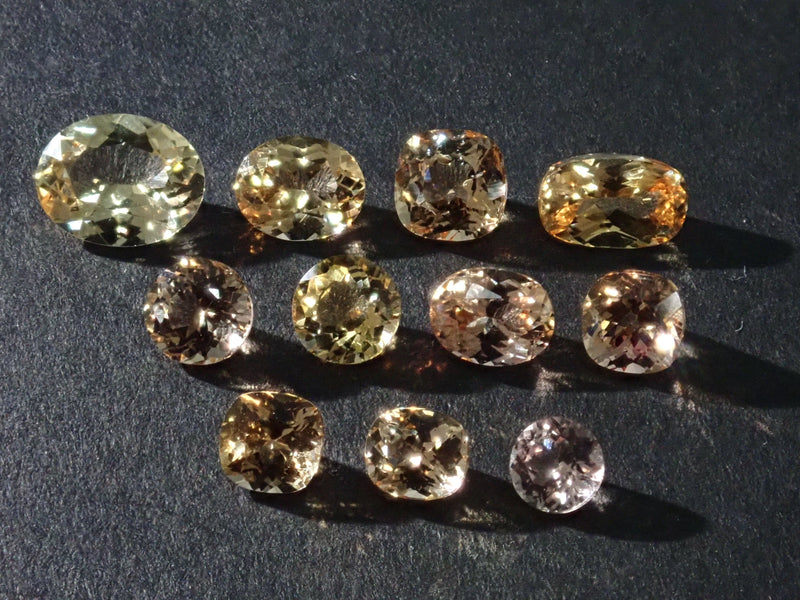 Gem Gacha💎1 Brazilian Imperial Topaz (Discount available for multiple purchases) (Large size: 6.7 x 5.3 mm)