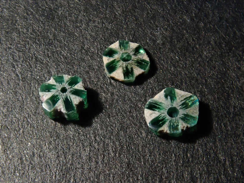 寶石扭蛋💎巴西帕拉伊巴碧璽（巴塔拉頂色）或反向達碧茲祖母綠或粉鑽 1 顆（多買可折扣）
