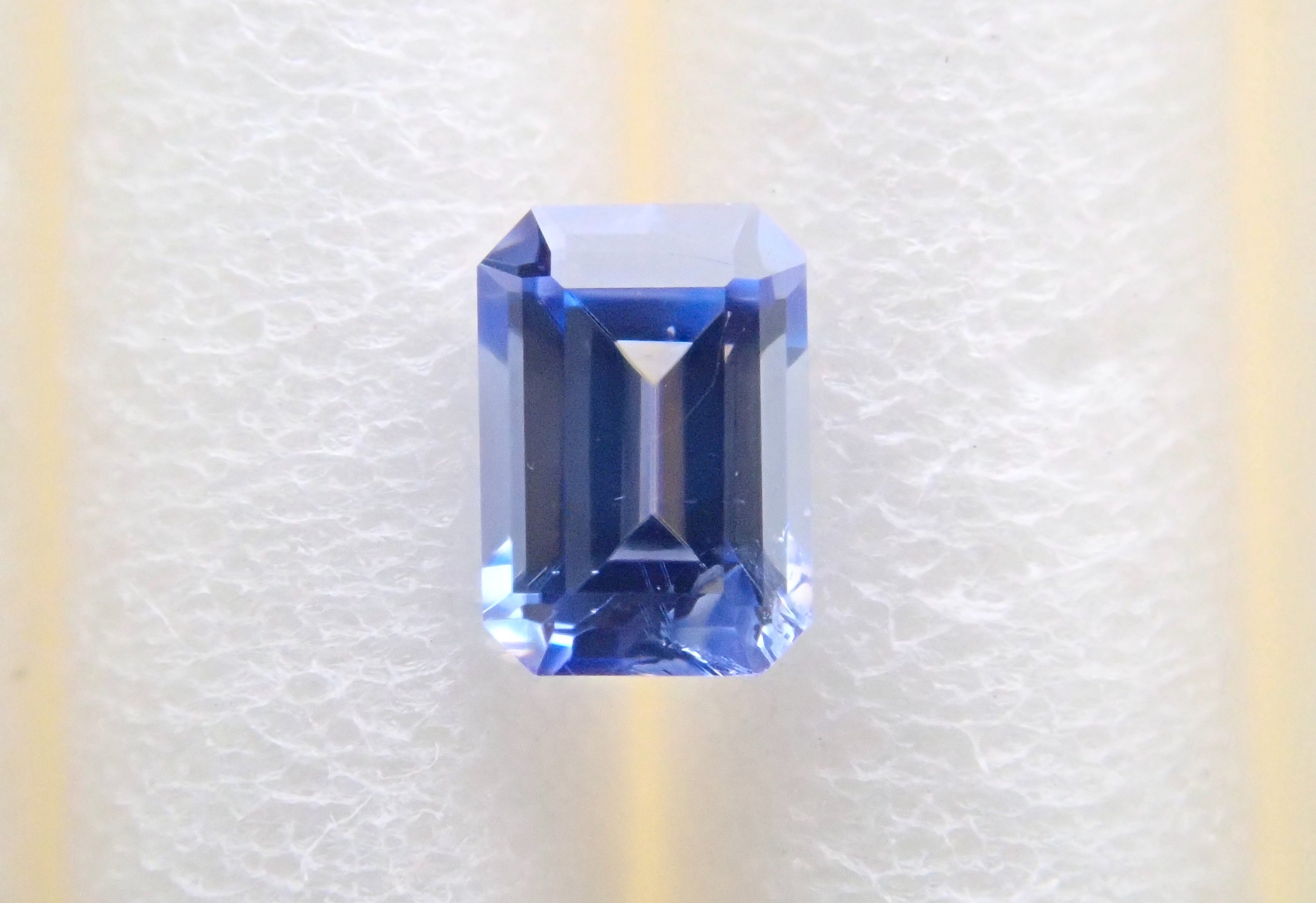 Benitoite 0.104ct loose (emerald cut)