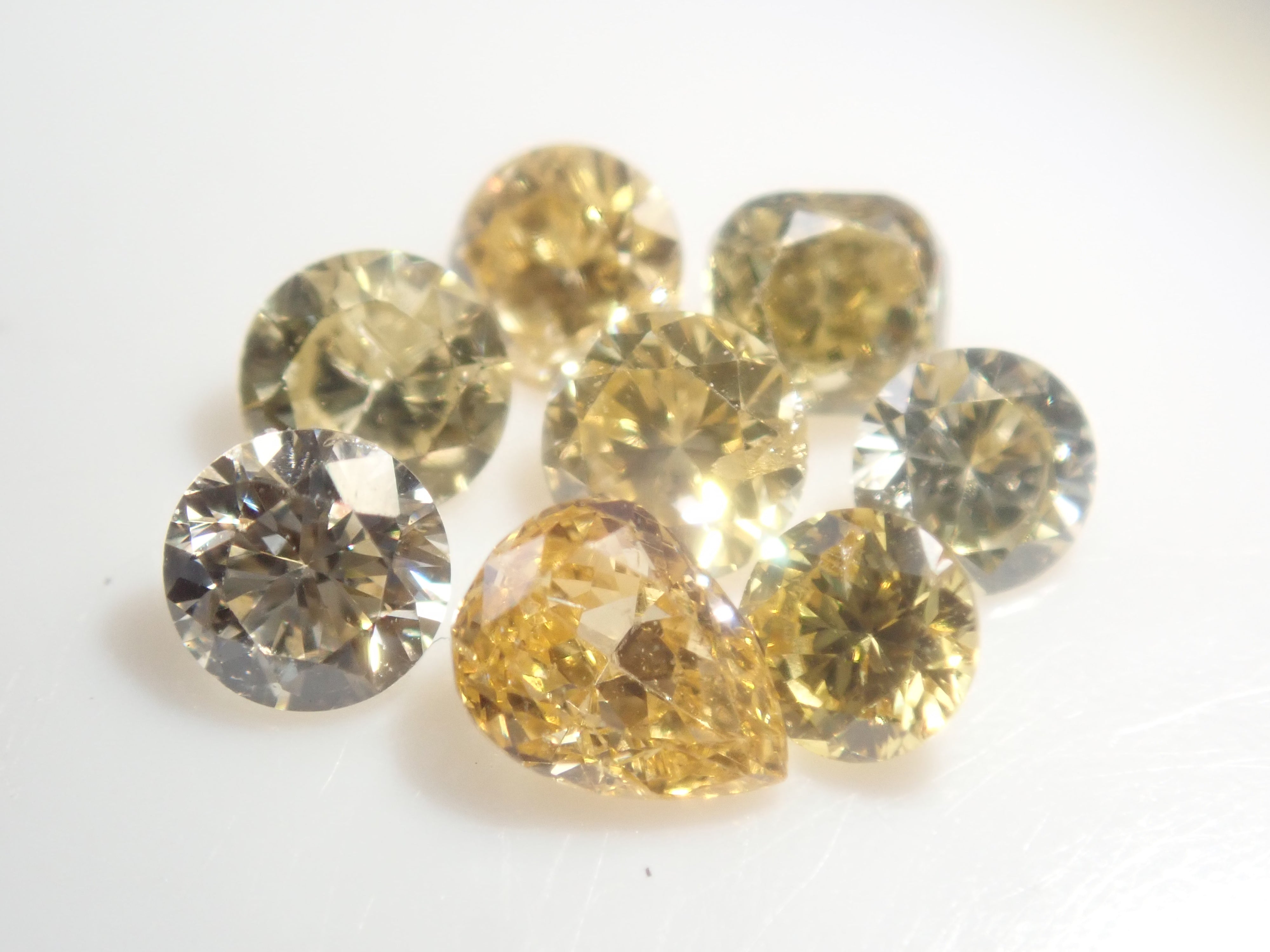 【12/12 22時販売】《限定15石》通常39,800円の珍しいUNEVENのFANCYカラーや69,800円のFANCYカラー0.428ctを含むイエローダイヤモンドガチャ💎ルース1石《複数購入割引有》　