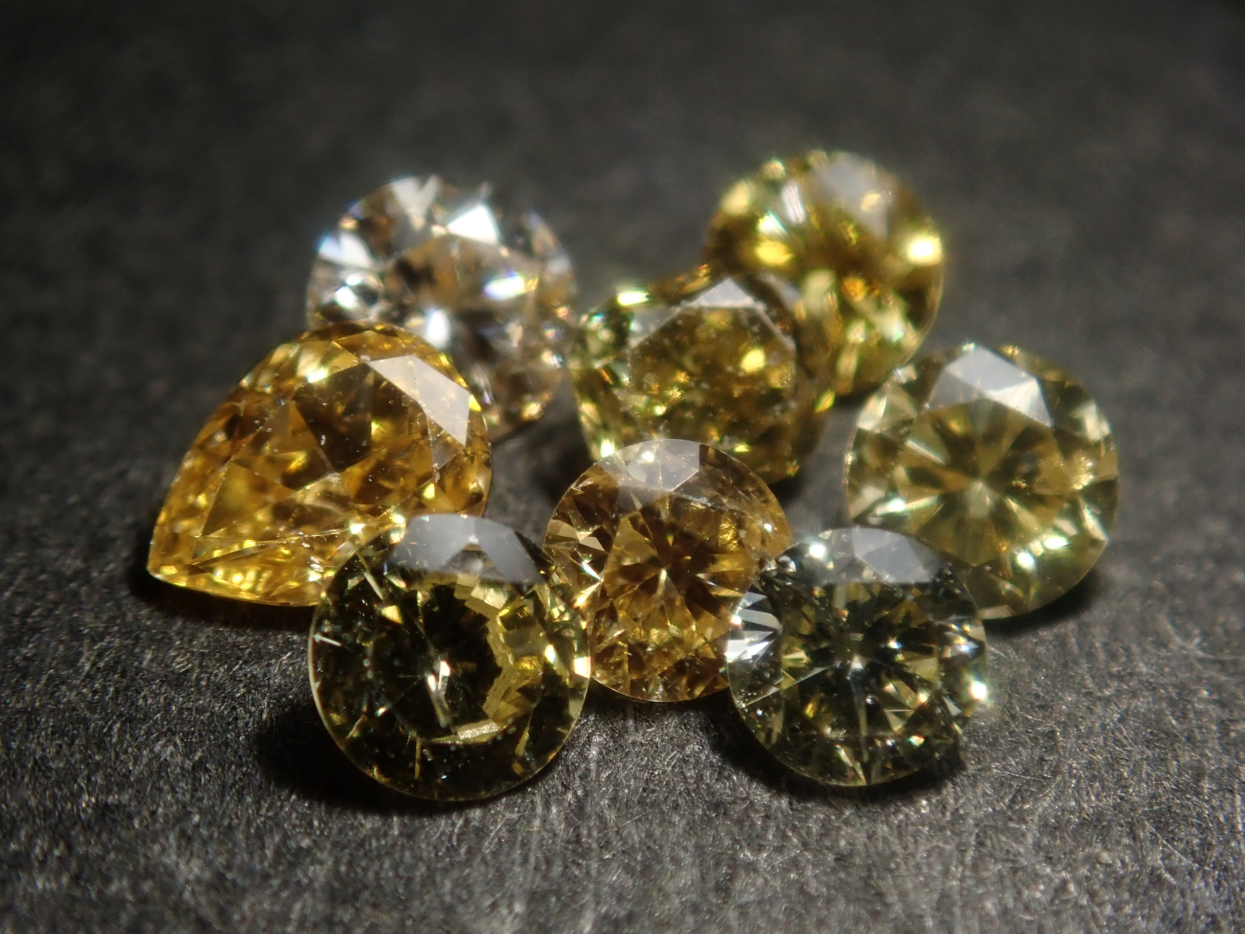 【12/12 22時販売】《限定15石》通常39,800円の珍しいUNEVENのFANCYカラーや69,800円のFANCYカラー0.428ctを含むイエローダイヤモンドガチャ💎ルース1石《複数購入割引有》　