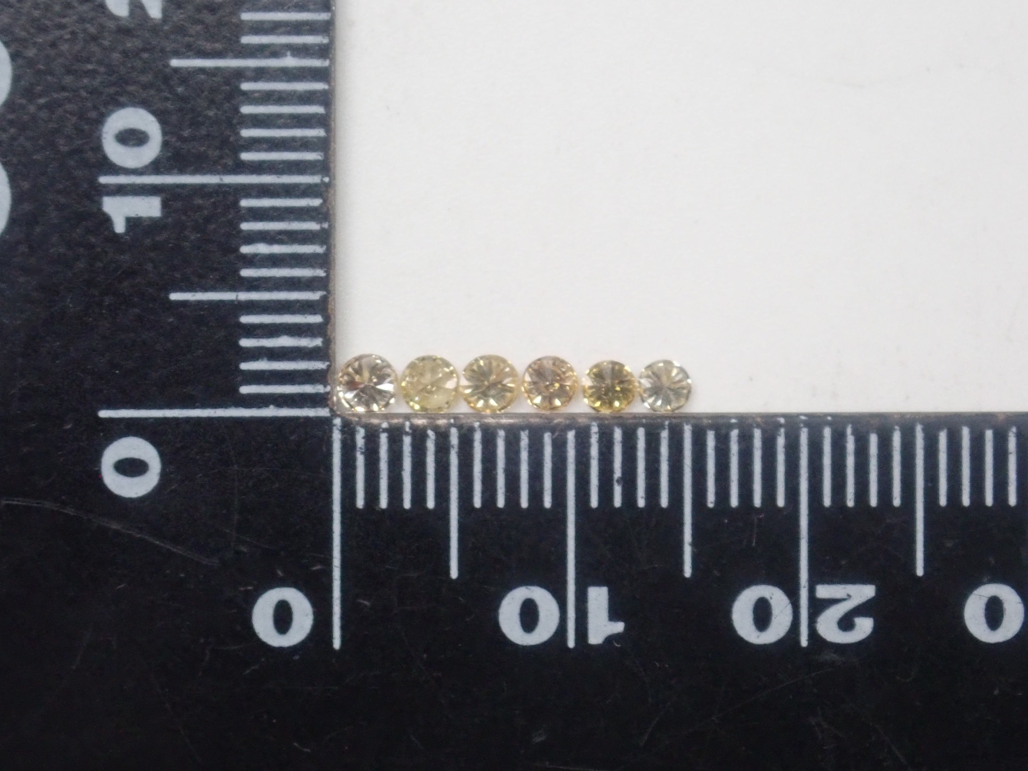 【12/12 22時販売】《限定15石》通常39,800円の珍しいUNEVENのFANCYカラーや69,800円のFANCYカラー0.428ctを含むイエローダイヤモンドガチャ💎ルース1石《複数購入割引有》　