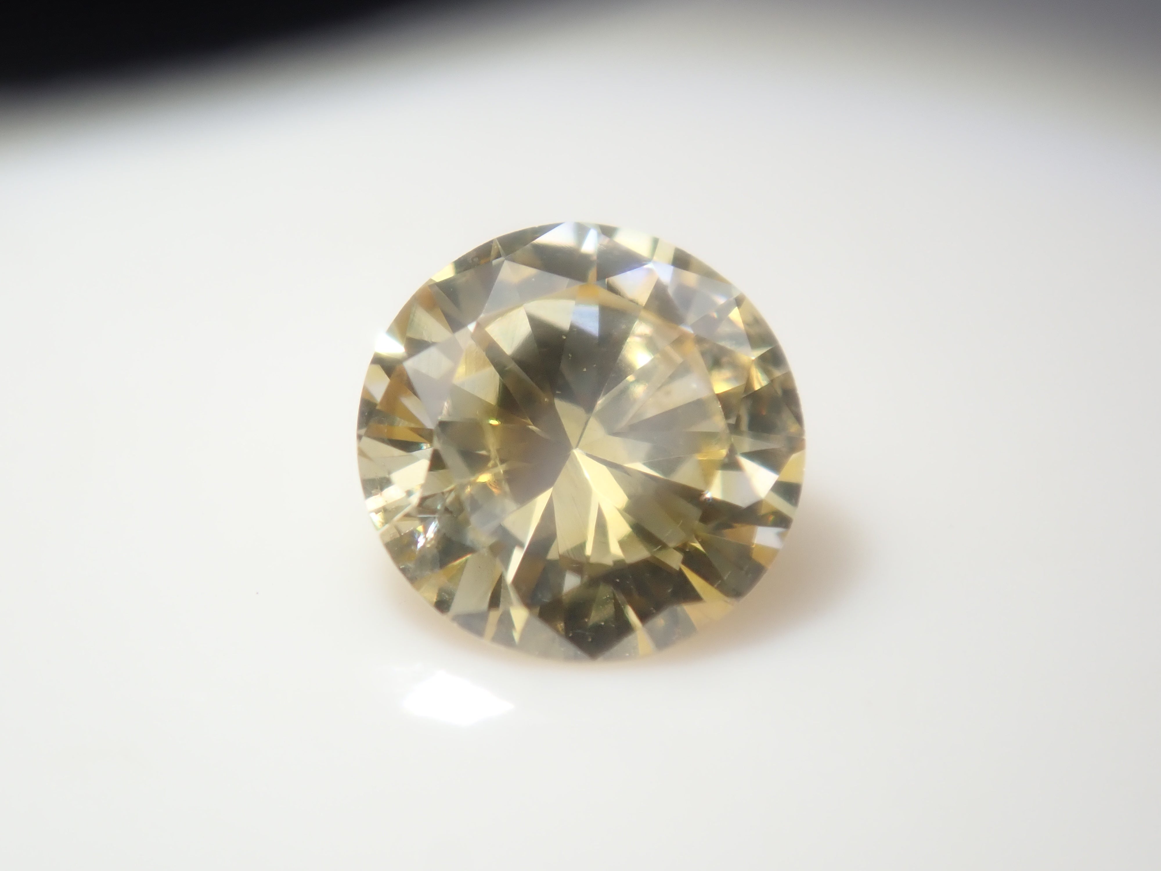 珍しいUNEVENのFANCYカラーを含むイエローダイヤモンドガチャ💎ルース1