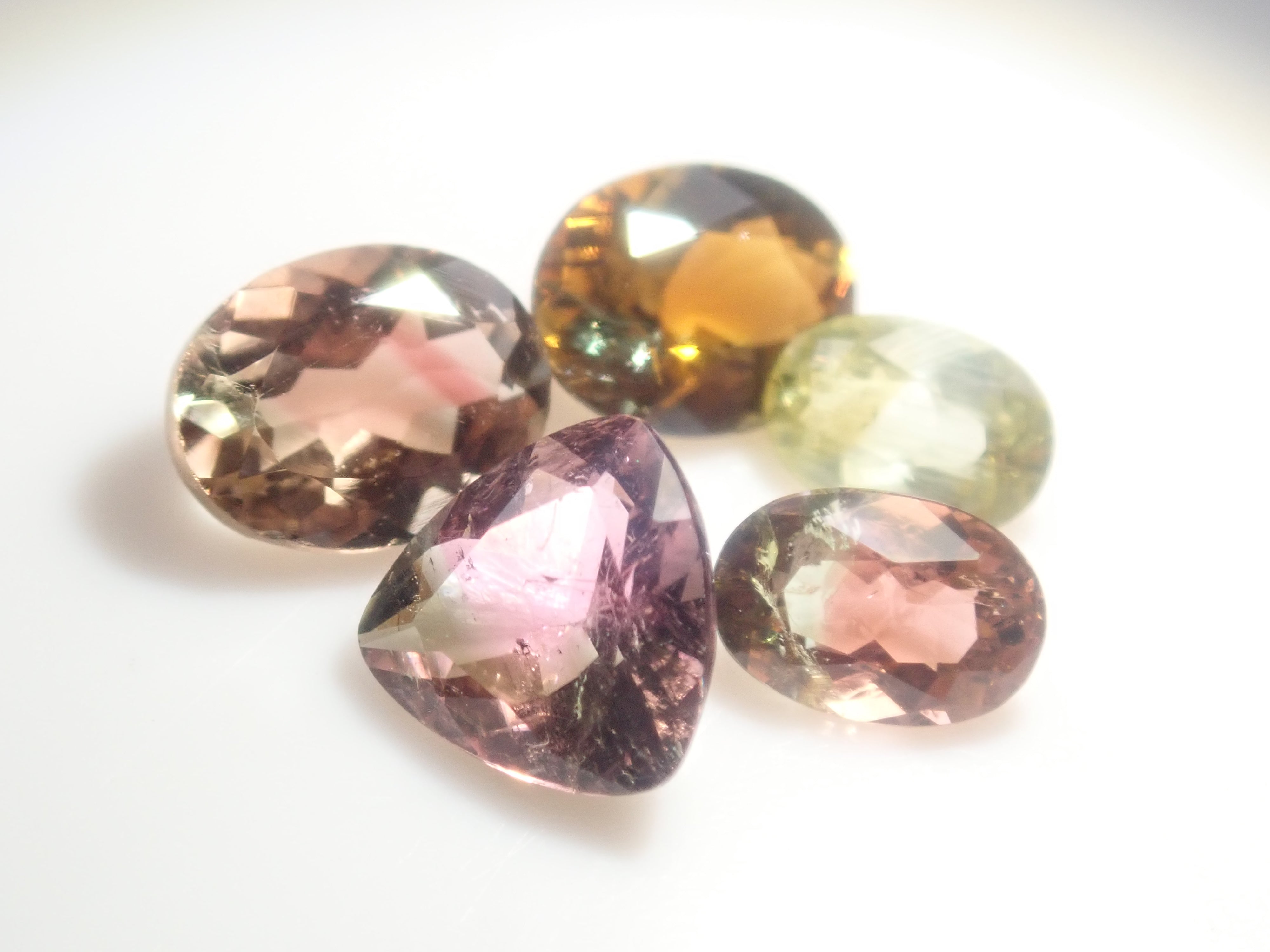 【11/13 22時販売】《限定10石》ジンバブエ産バイカラーユークレース、バイカラーサファイアなどバイカラーガチャ💎1石ルース《複数購入割引有》