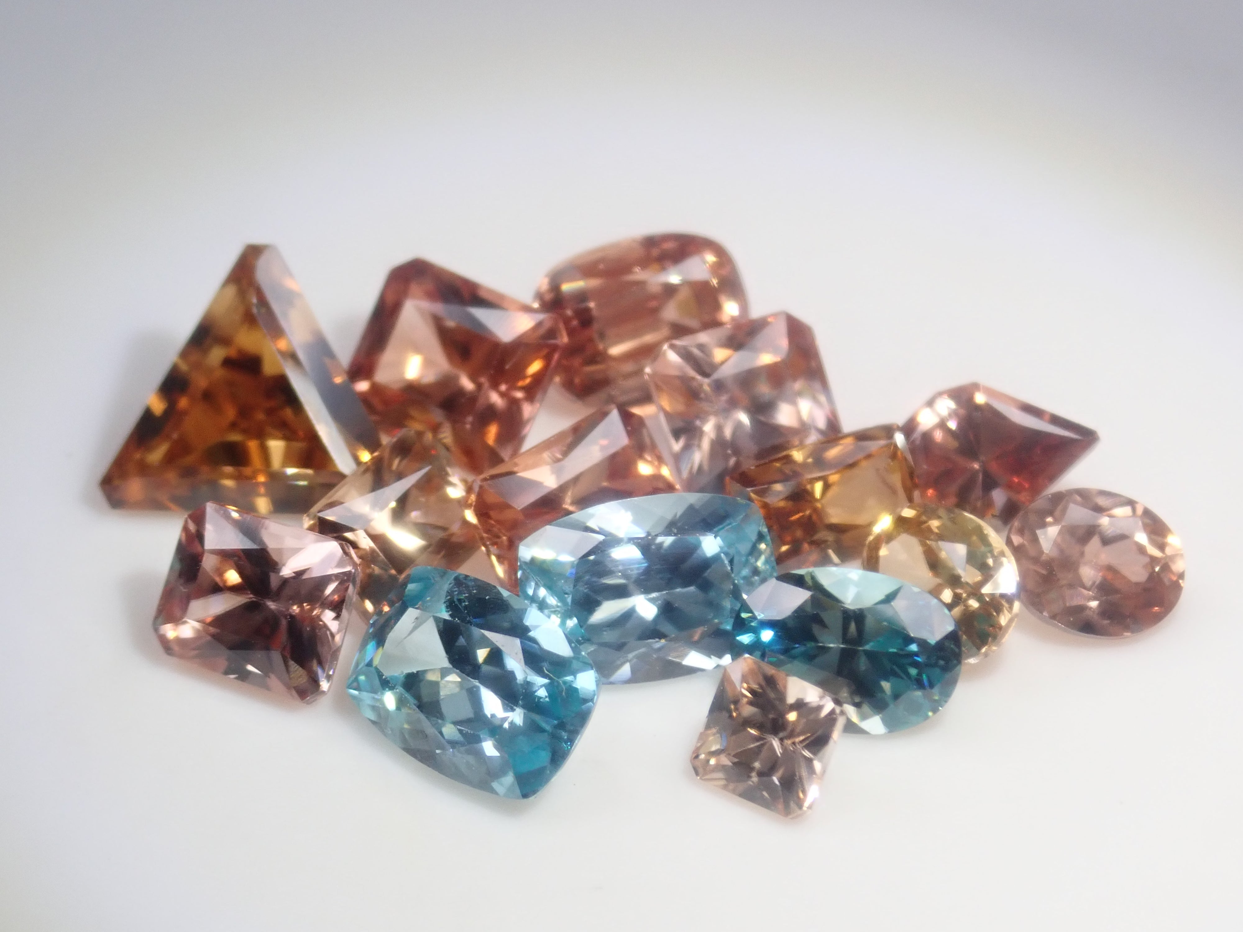 [/ On sale at 10pm] [Limited to 18 stones] Zircon Gacha - Win Koshu Precious Stones, Clover In, and Sakura Shapes [Multiple purchase discounts available]