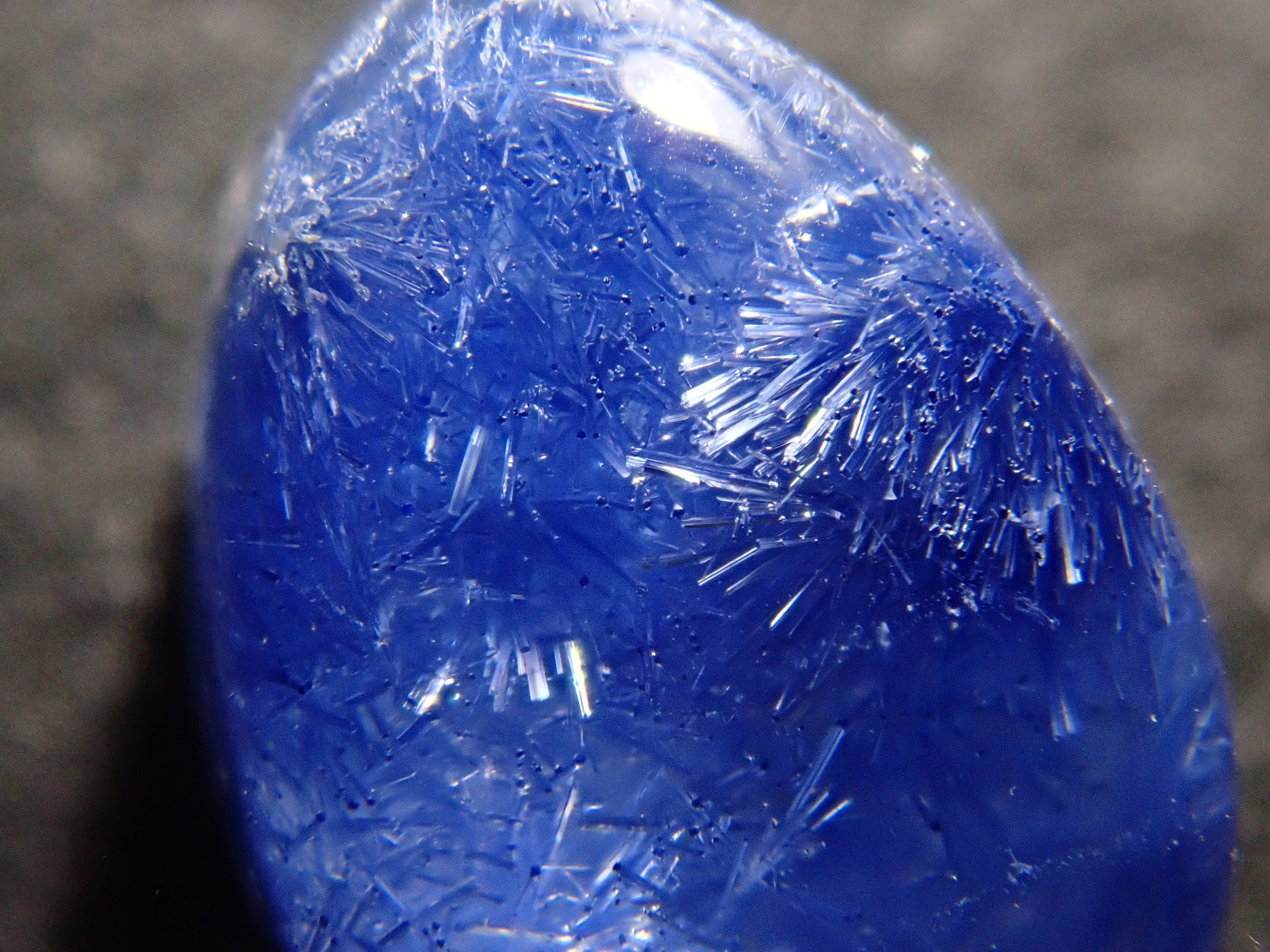 ブラジル産デュモルチェライトインクォーツ 1.924ctルース