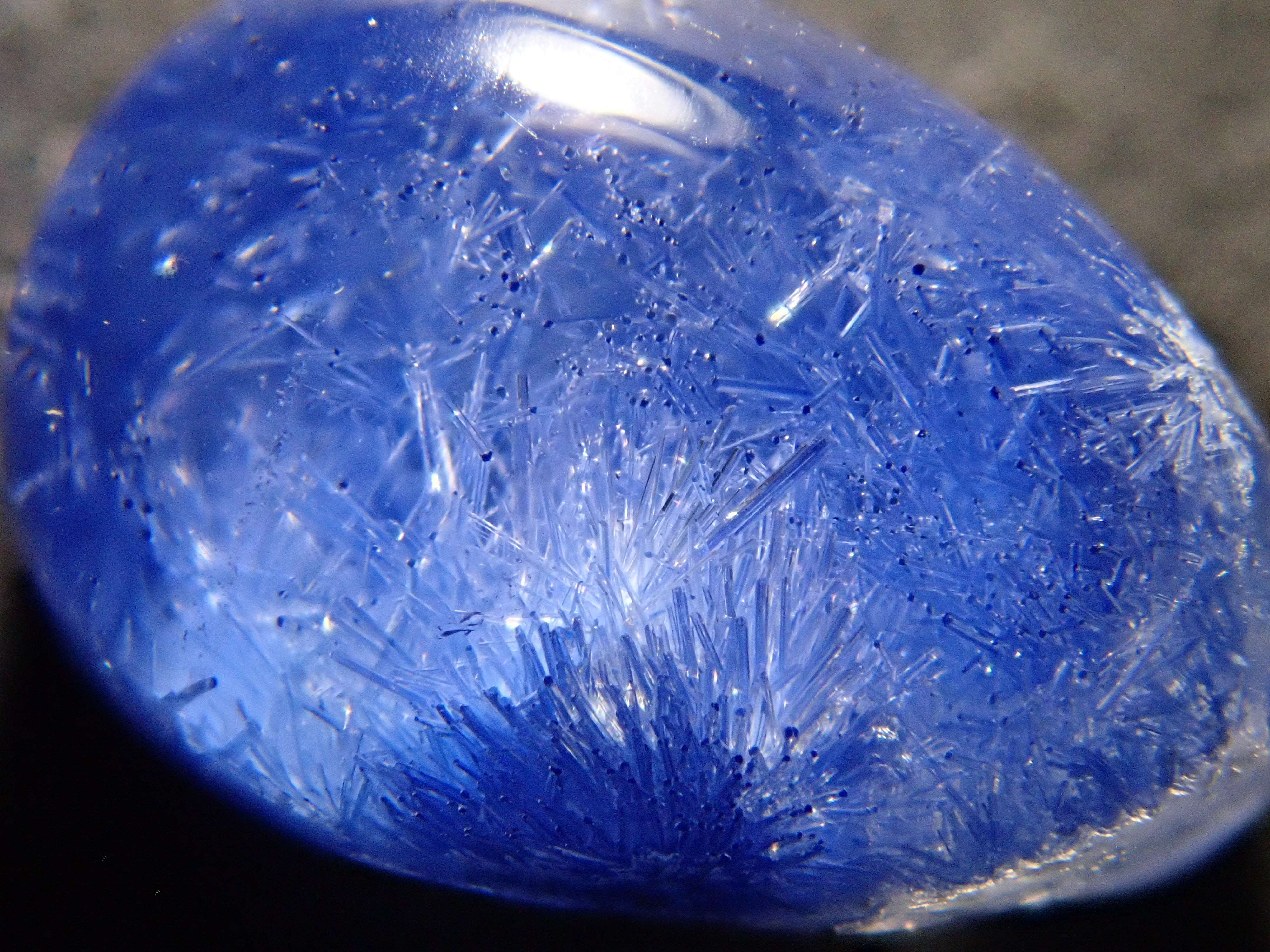 ブラジル産デュモルチェライトインクォーツ 1.924ctルース