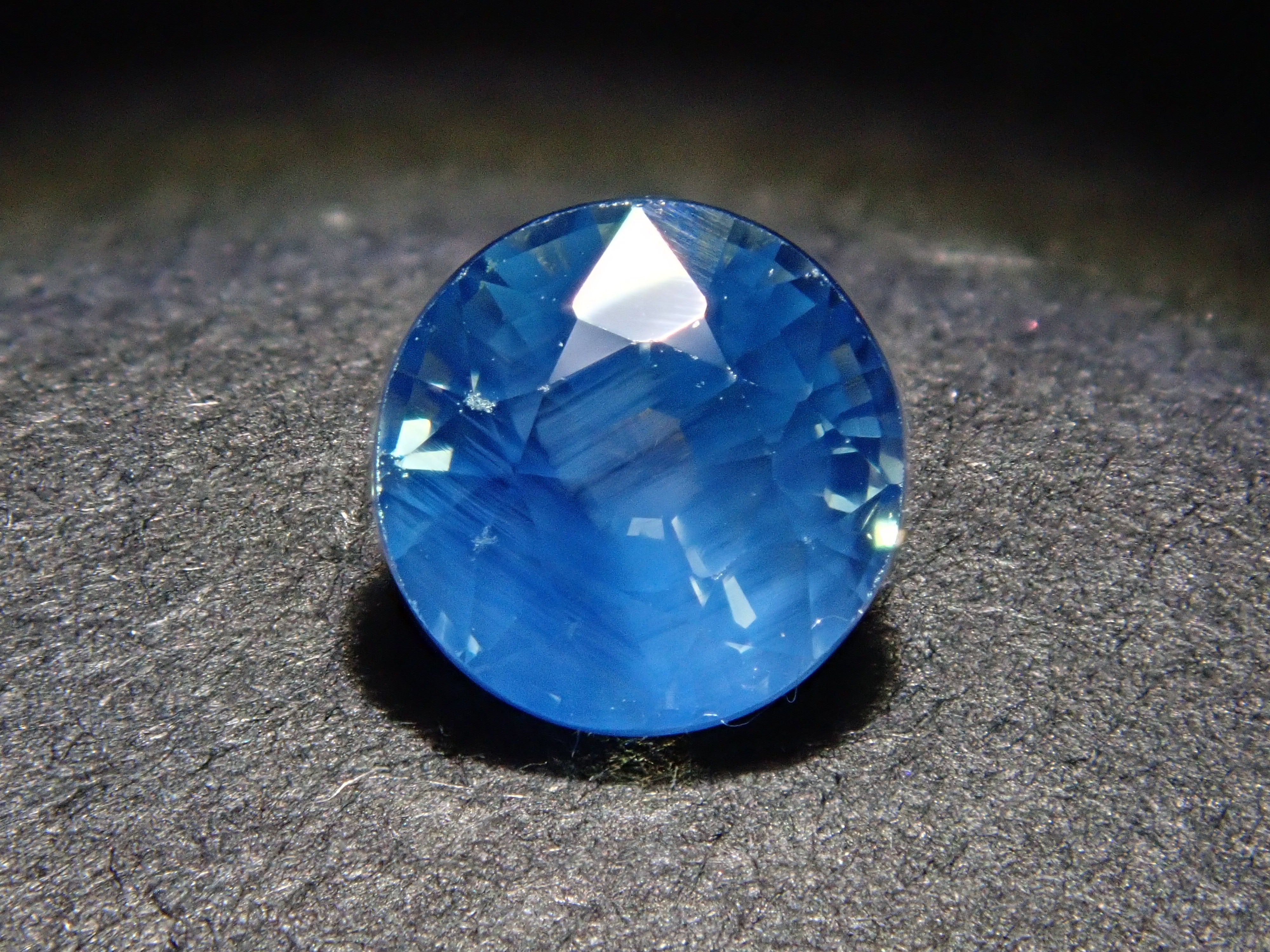 【12/19 22時販売】マダガスカル産バイカラーサファイア 4.5mm/0.637ctルース