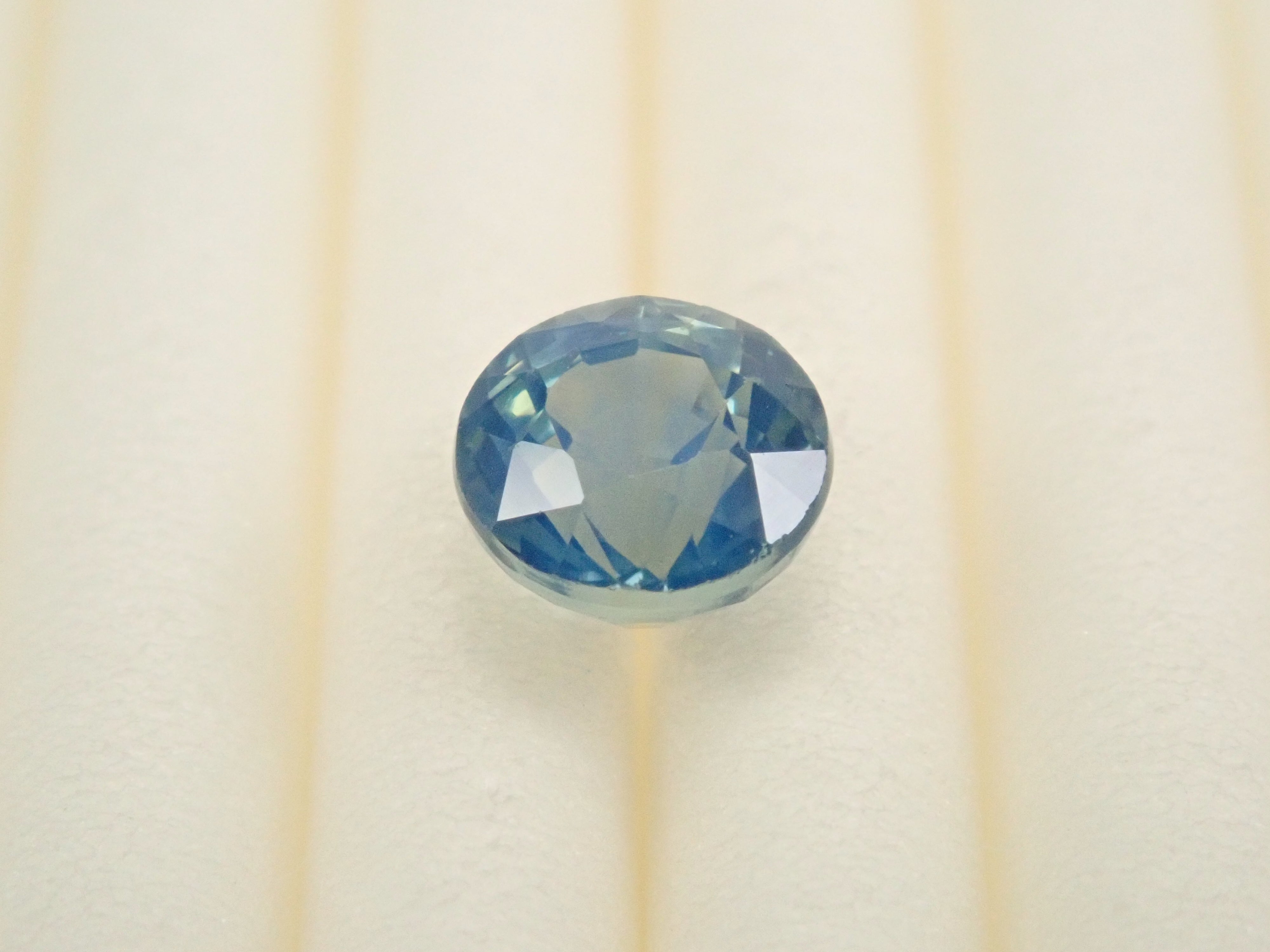 【12/19 22時販売】マダガスカル産バイカラーサファイア 4.5mm/0.637ctルース