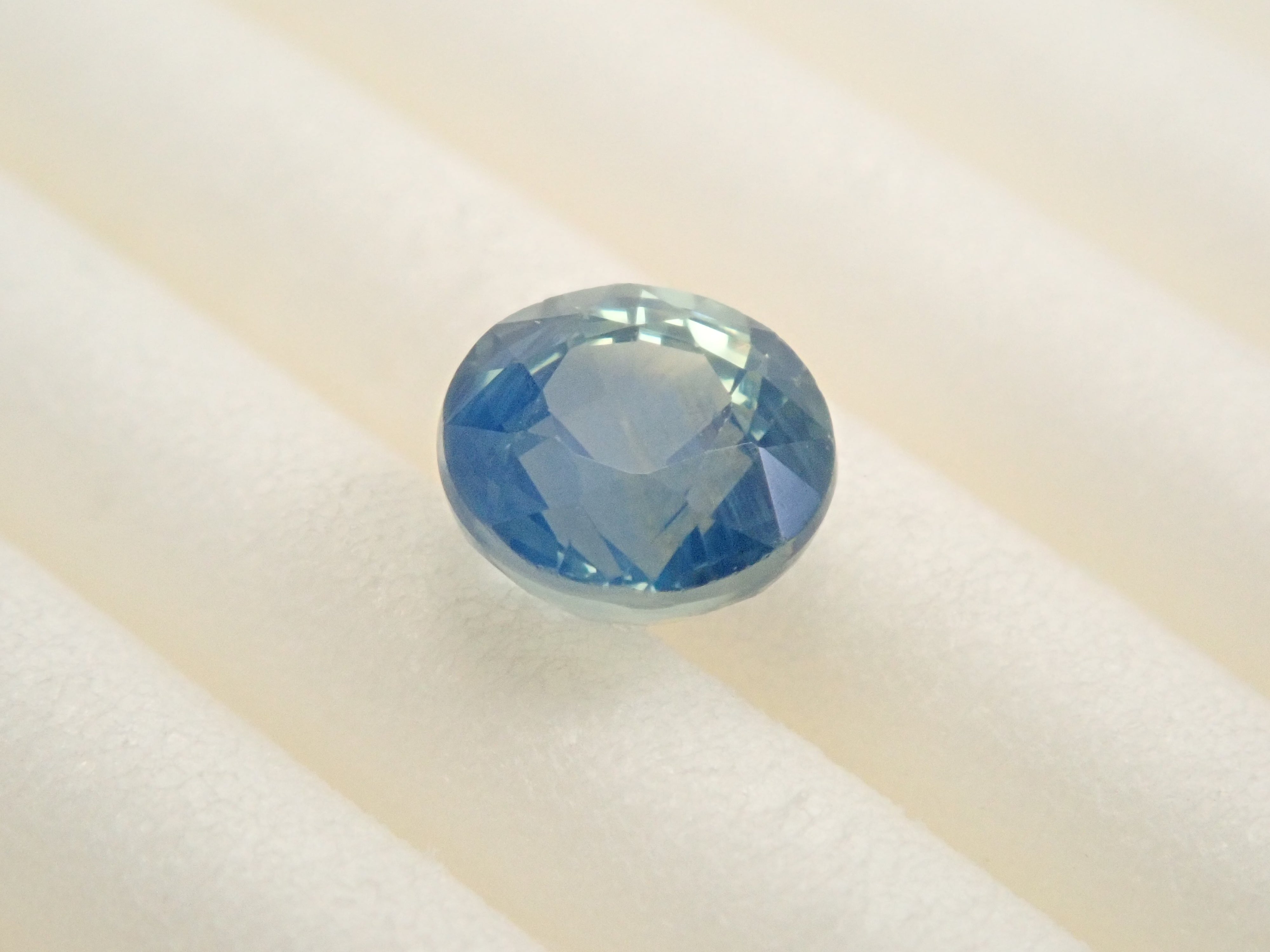 【12/19 22時販売】マダガスカル産バイカラーサファイア 4.5mm/0.637ctルース