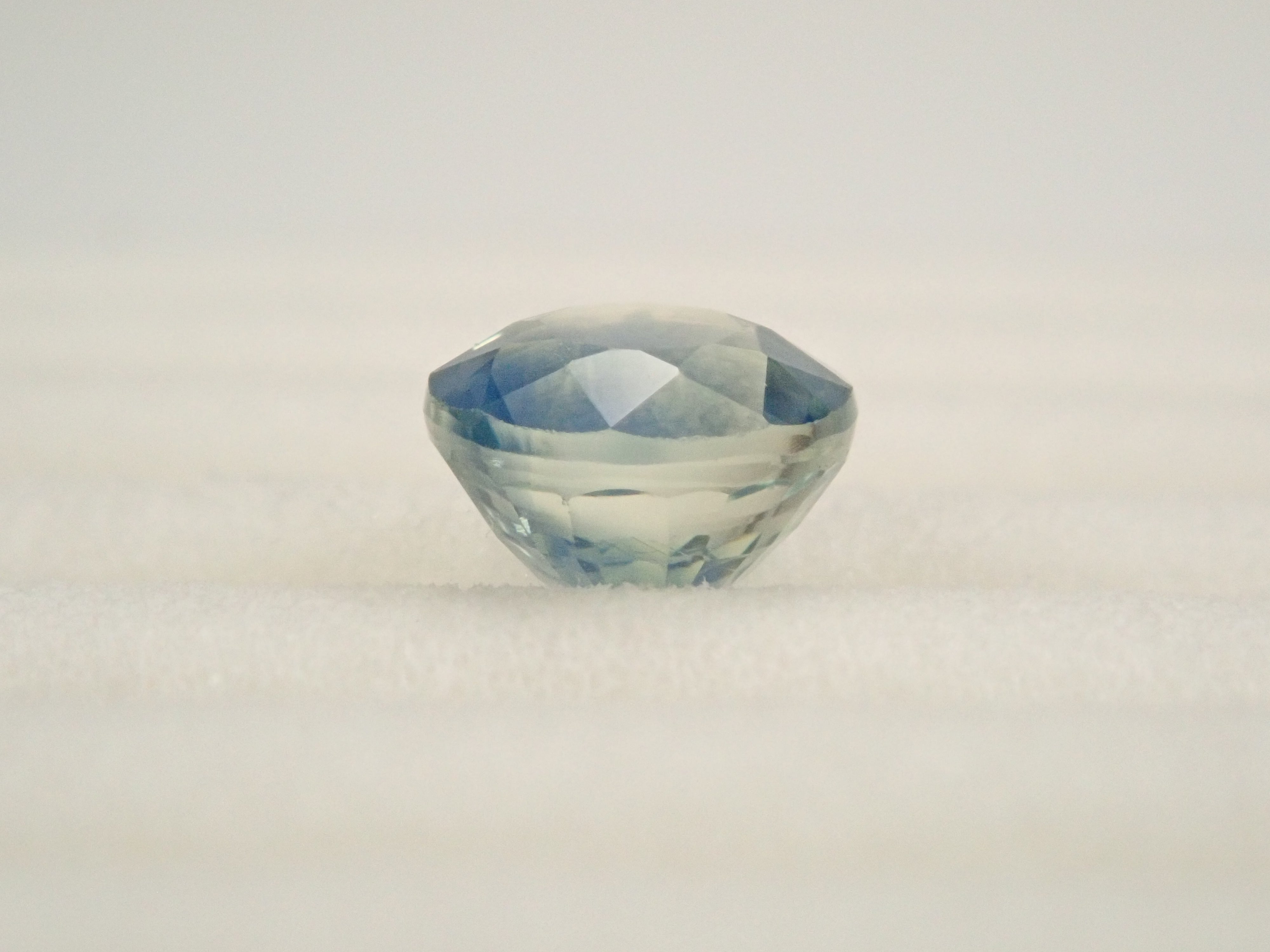 【12/19 22時販売】マダガスカル産バイカラーサファイア 4.5mm/0.637ctルース