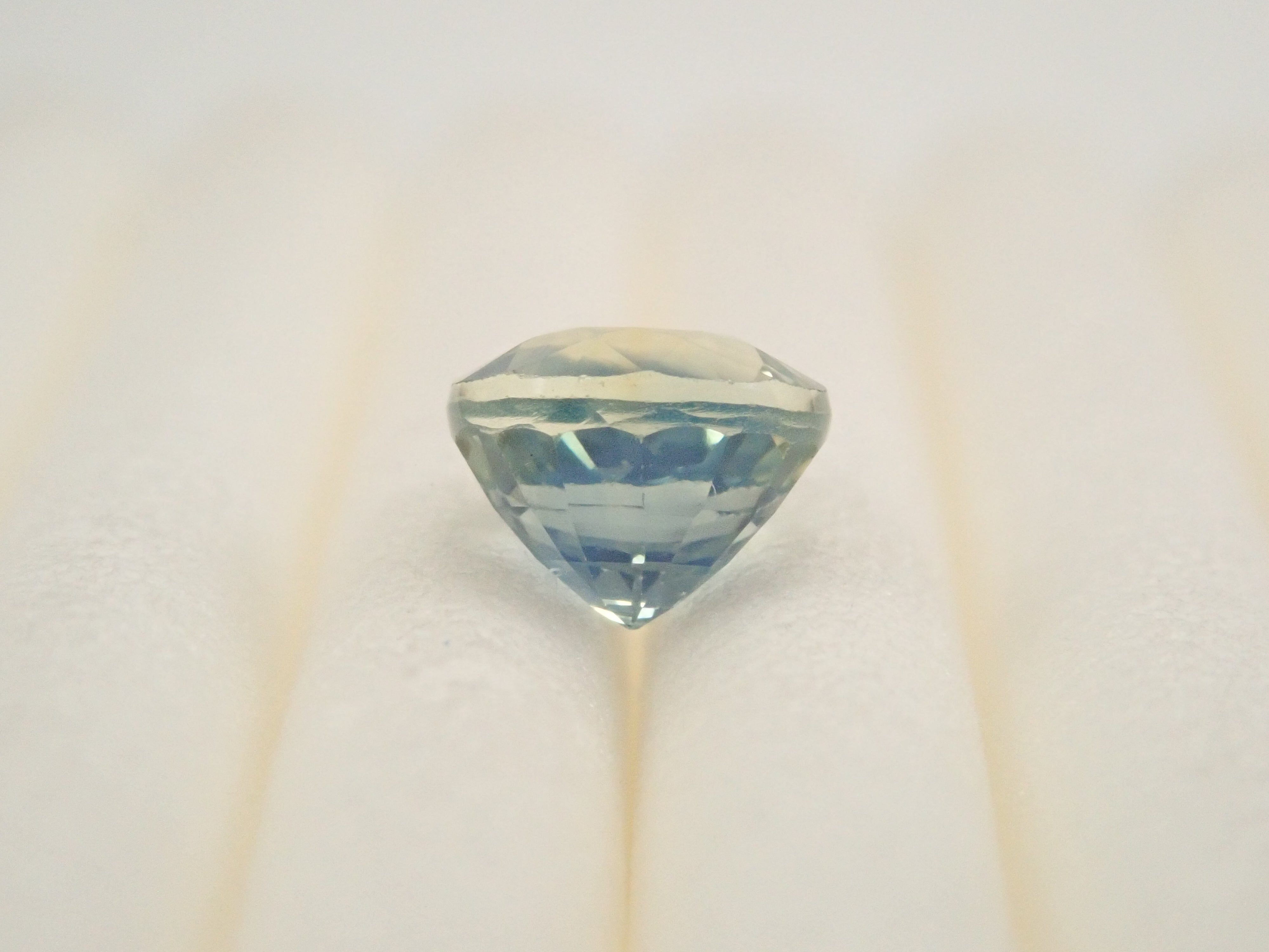 【12/19 22時販売】マダガスカル産バイカラーサファイア 4.5mm/0.637ctルース