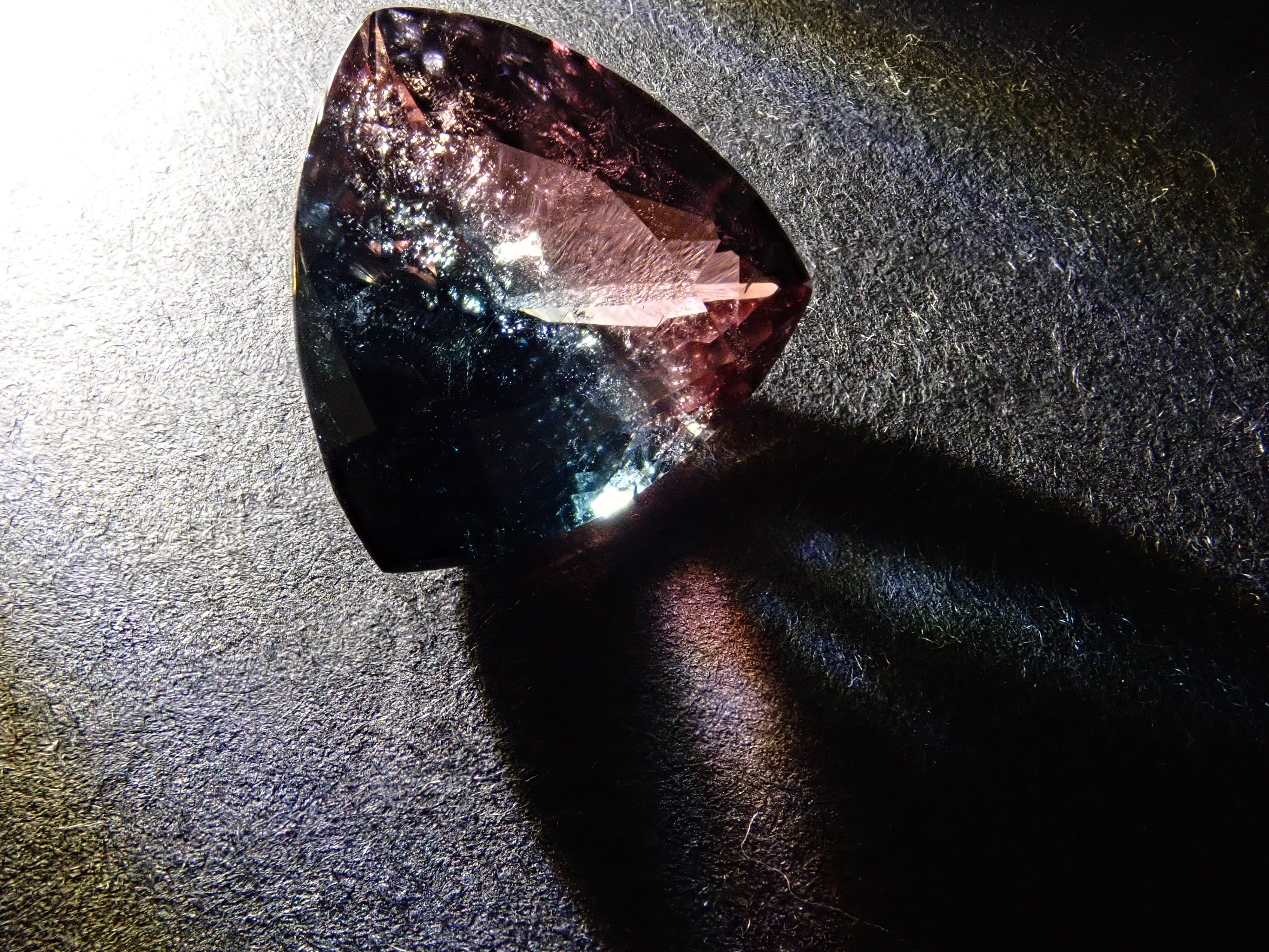 【抽選販売0117_08】ブラジル産バイカラートルマリン 7.017ctルース