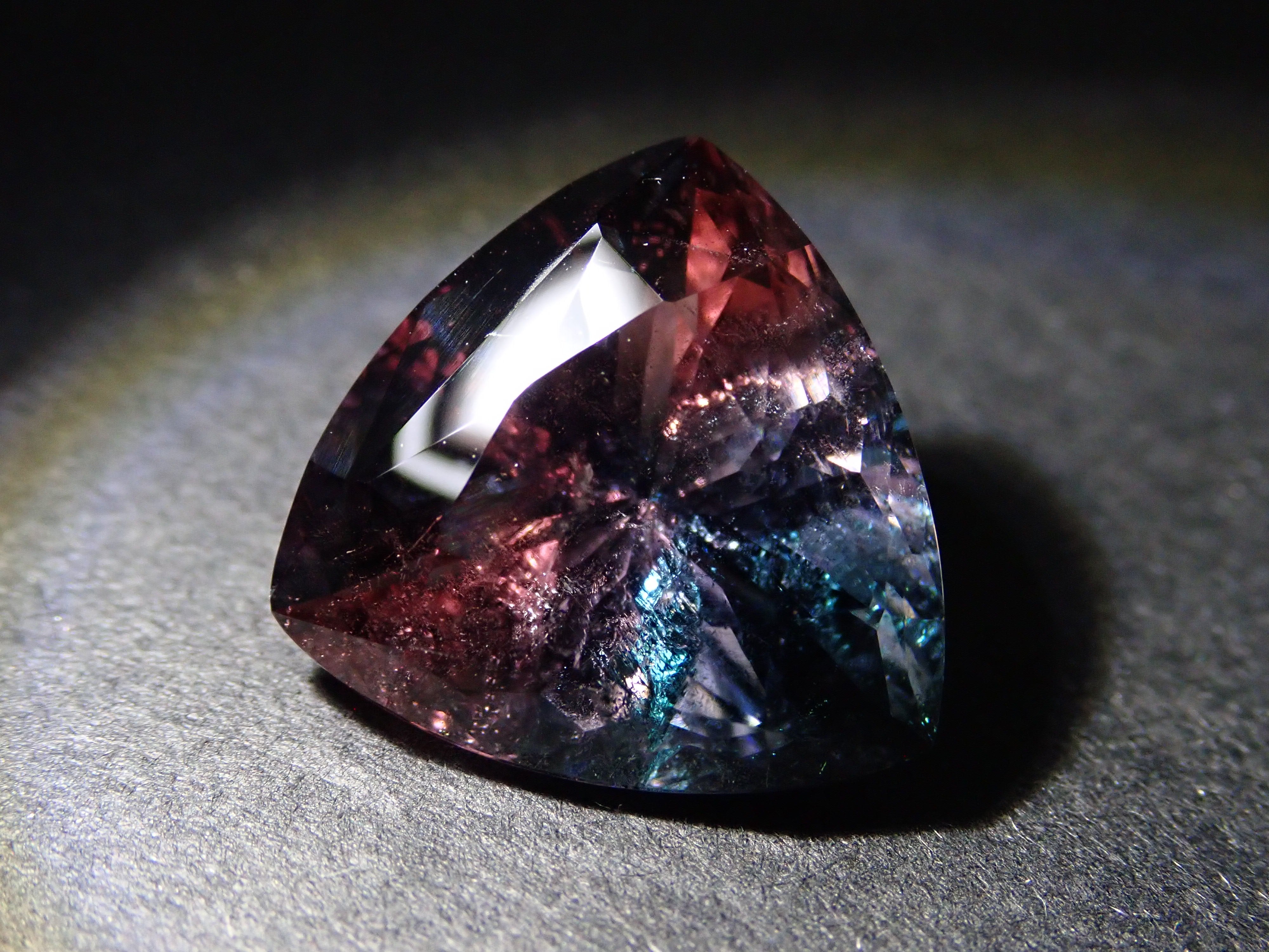 【抽選販売0117_08】ブラジル産バイカラートルマリン 7.017ctルース