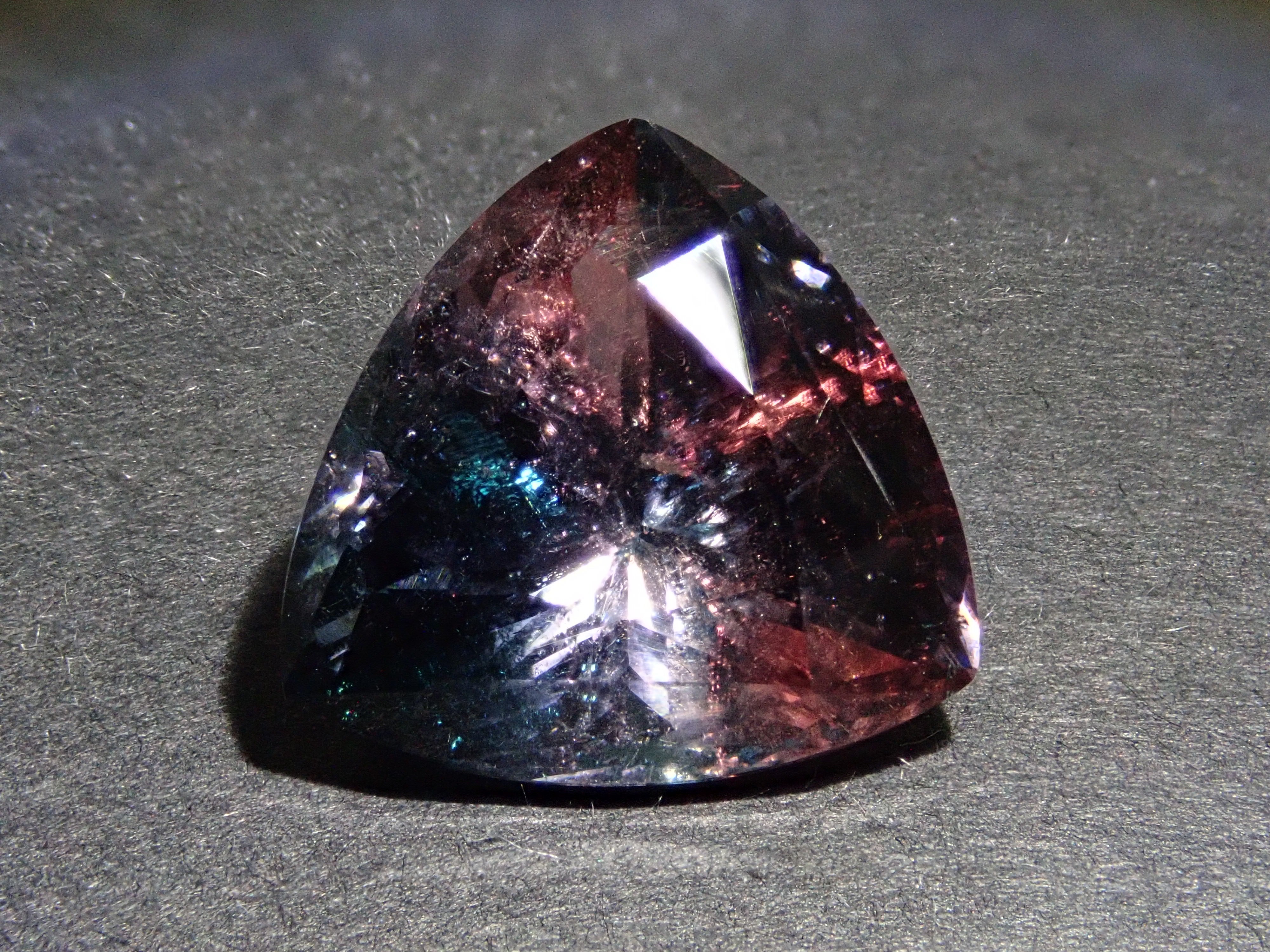 【抽選販売0117_08】ブラジル産バイカラートルマリン 7.017ctルース