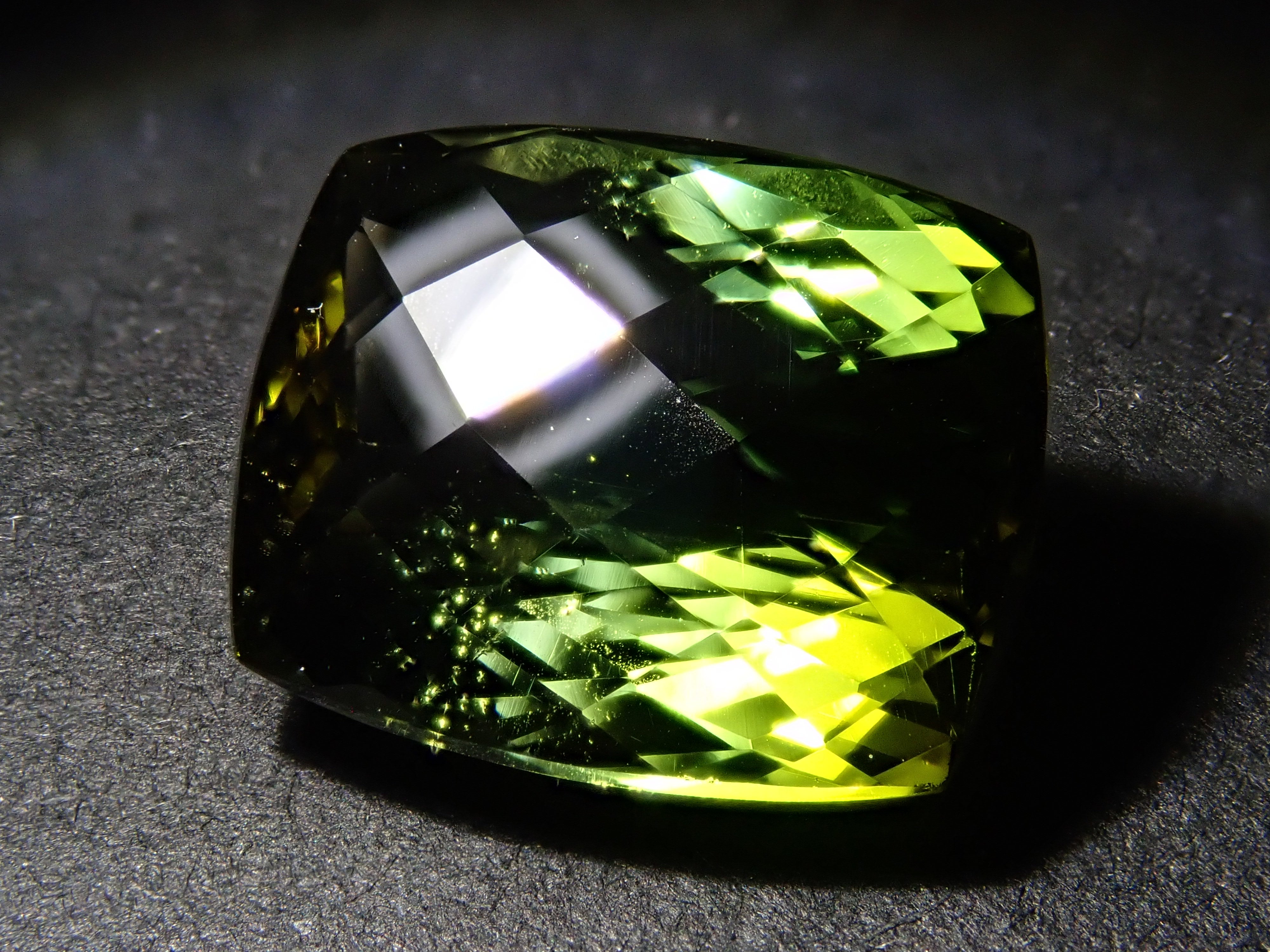 12561693掲載】ザンビア産バイカラートルマリン 4.142ctルース