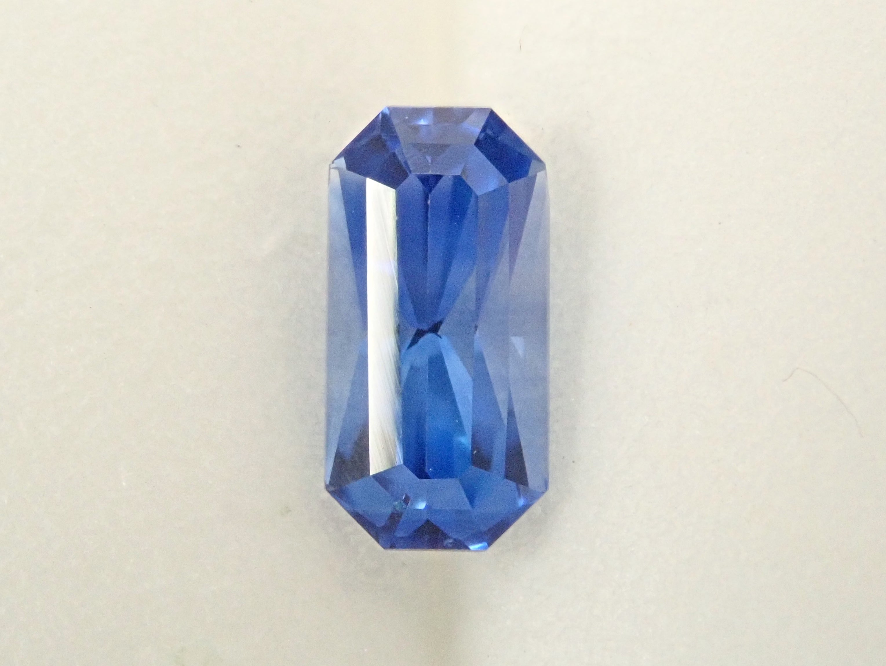 青色天然石 不規則な形状 天然石ブルートルマリン 天然トルマリン 0.83ct 【美発色ブルー