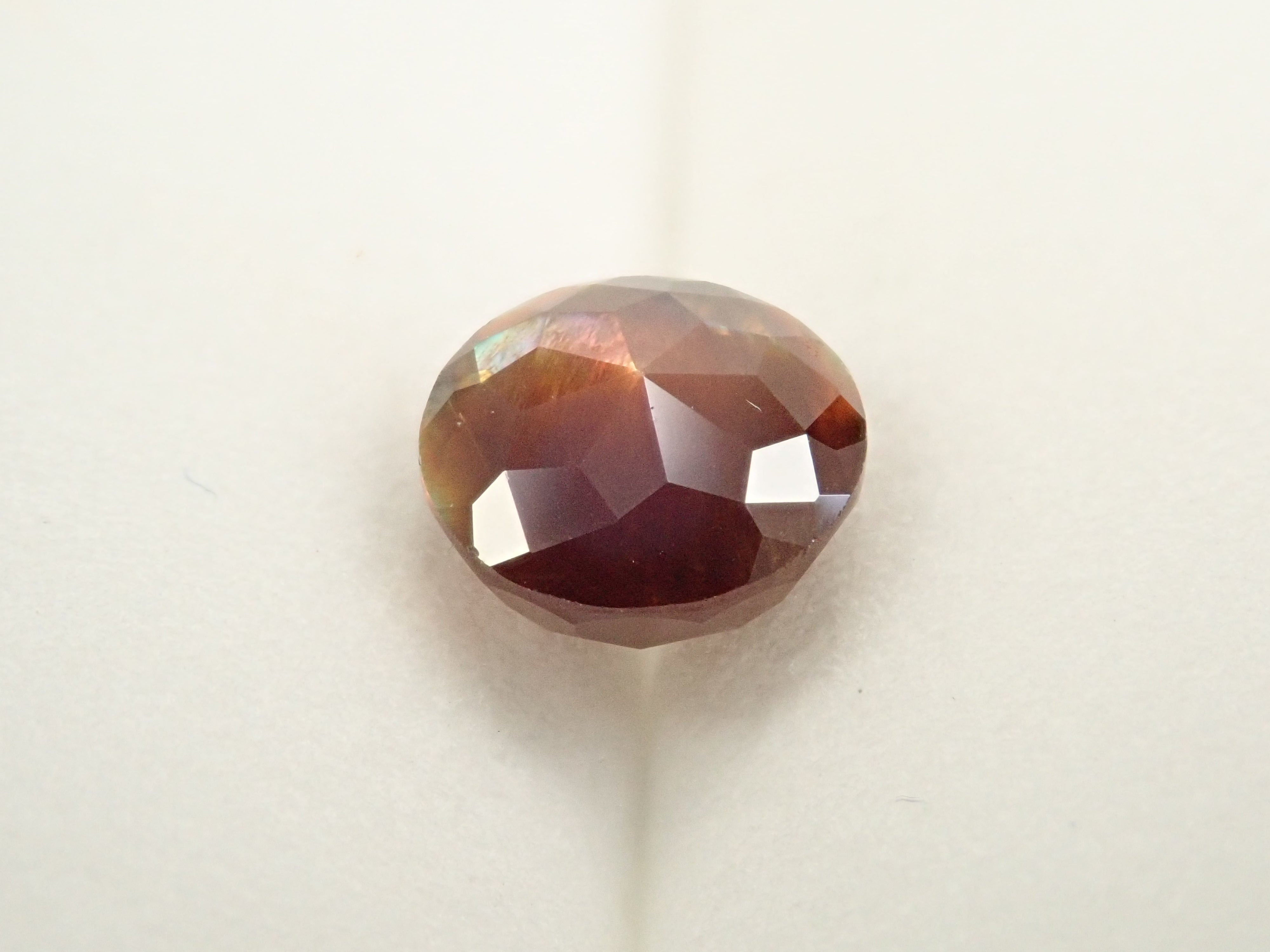 [12/21 22:00] 彩虹石榴石（鈣鐵榴石）7.0毫米/2.135克拉裸石，產自奈良縣天川村