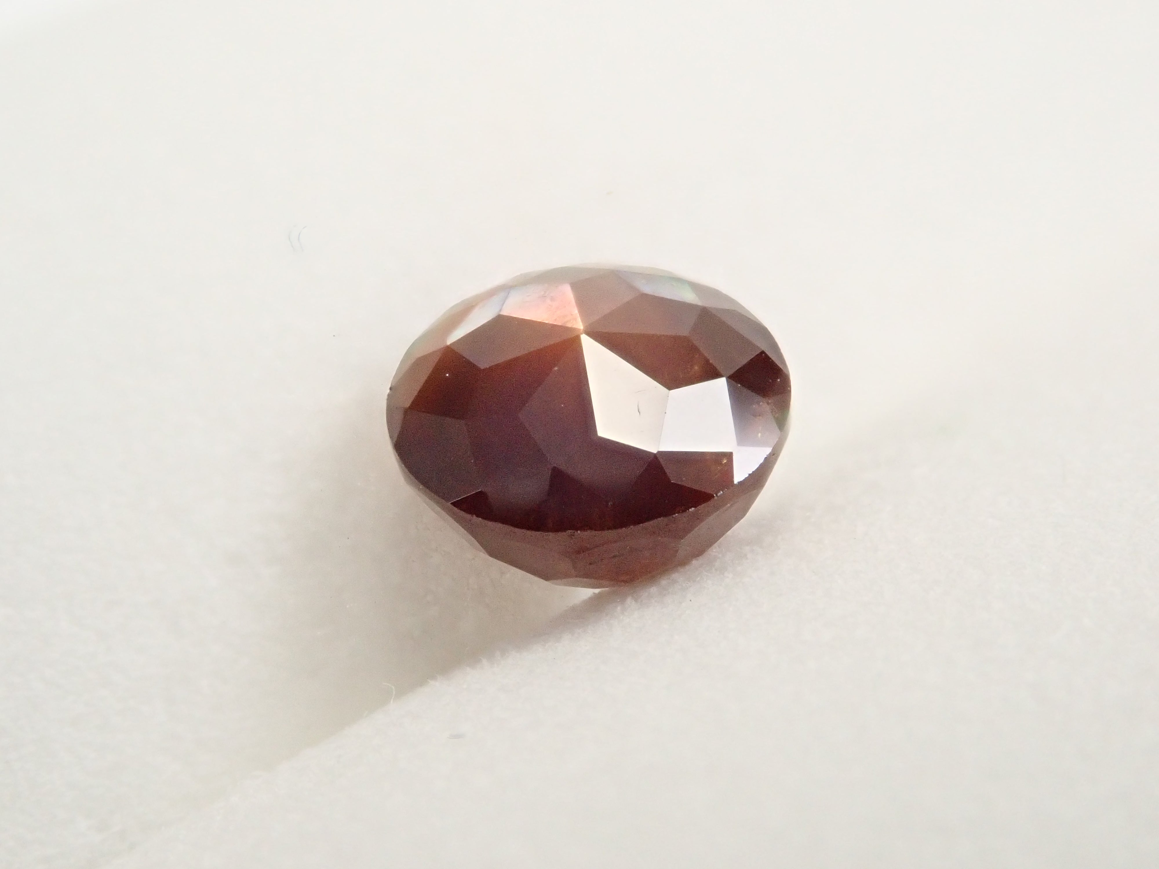 [12/21 22:00] 彩虹石榴石（鈣鐵榴石）7.0毫米/2.135克拉裸石，產自奈良縣天川村