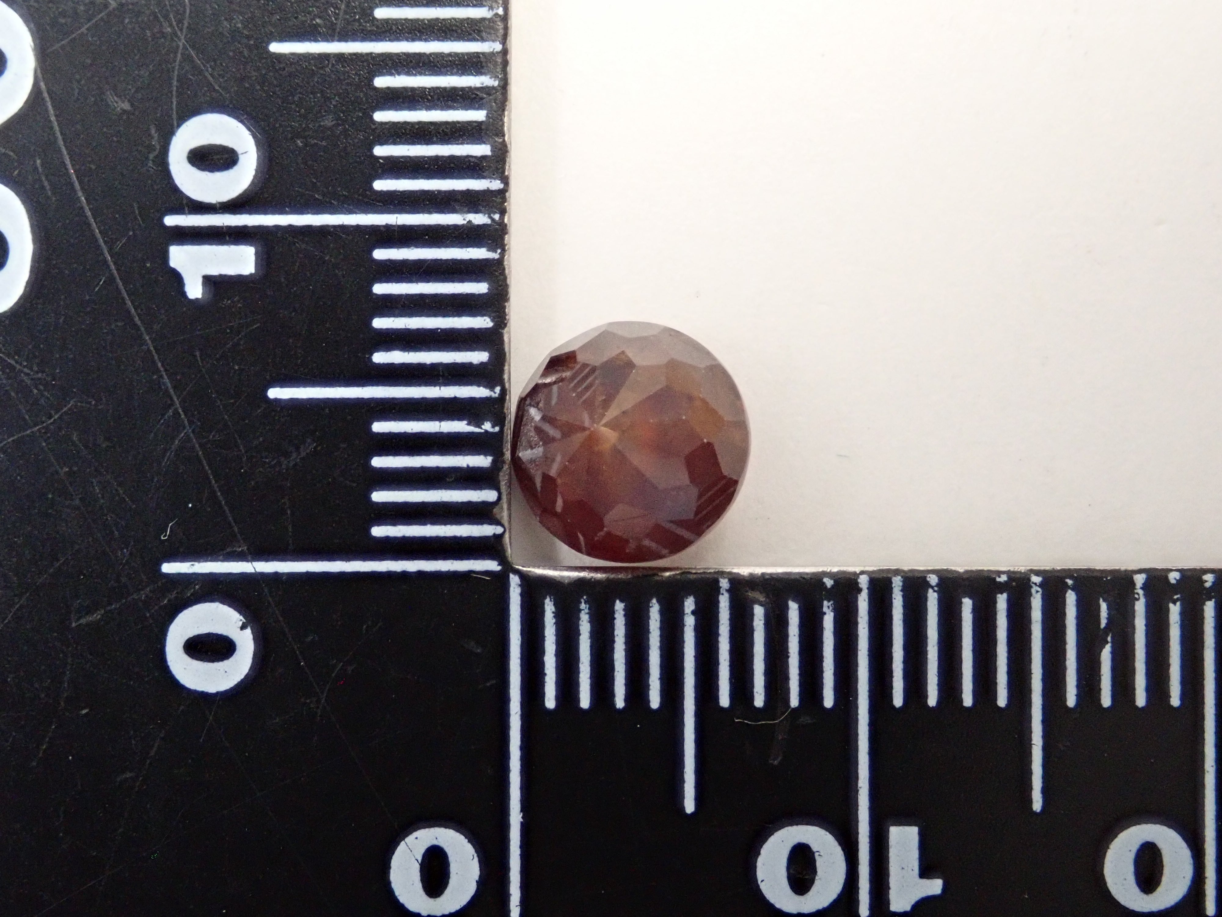 [12/21 22:00] 彩虹石榴石（鈣鐵榴石）7.0毫米/2.135克拉裸石，產自奈良縣天川村