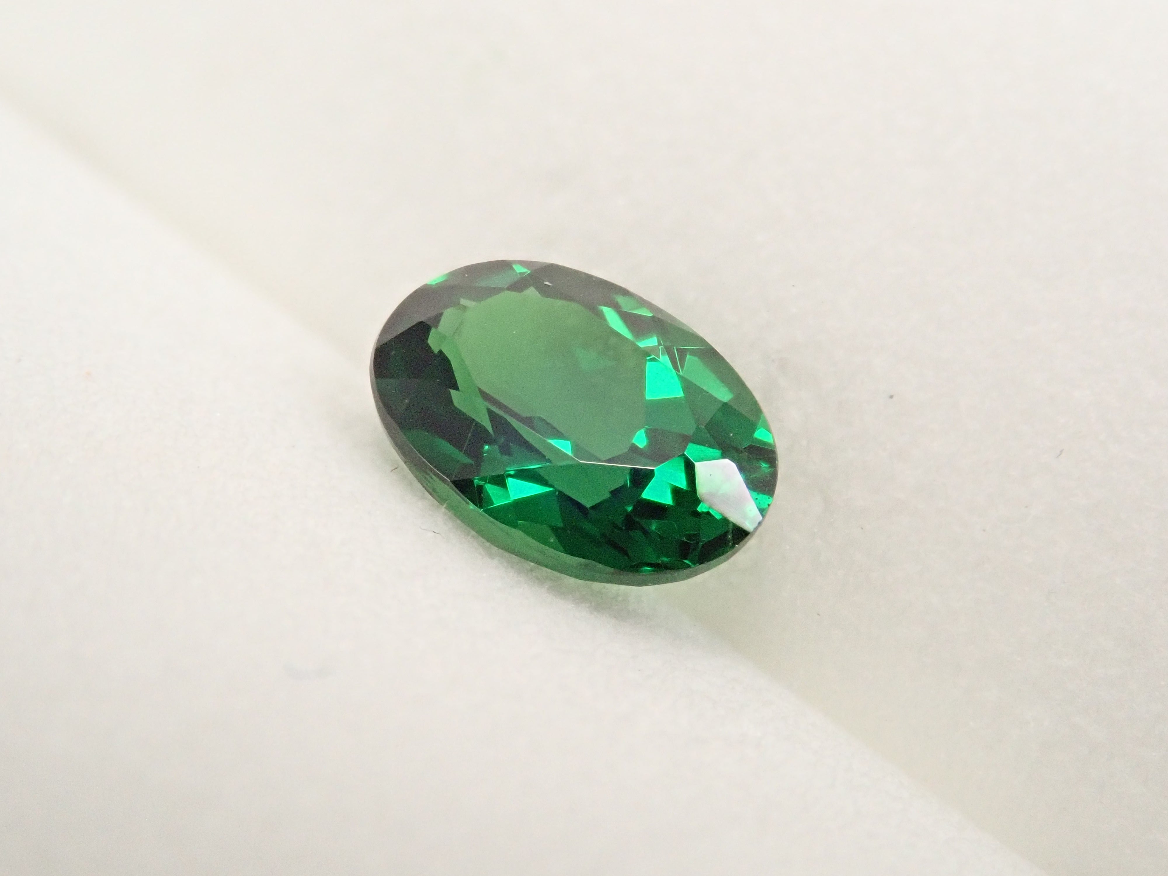 【1月10日晚間10點開賣】肯亞沙弗萊石 0.806克拉裸石