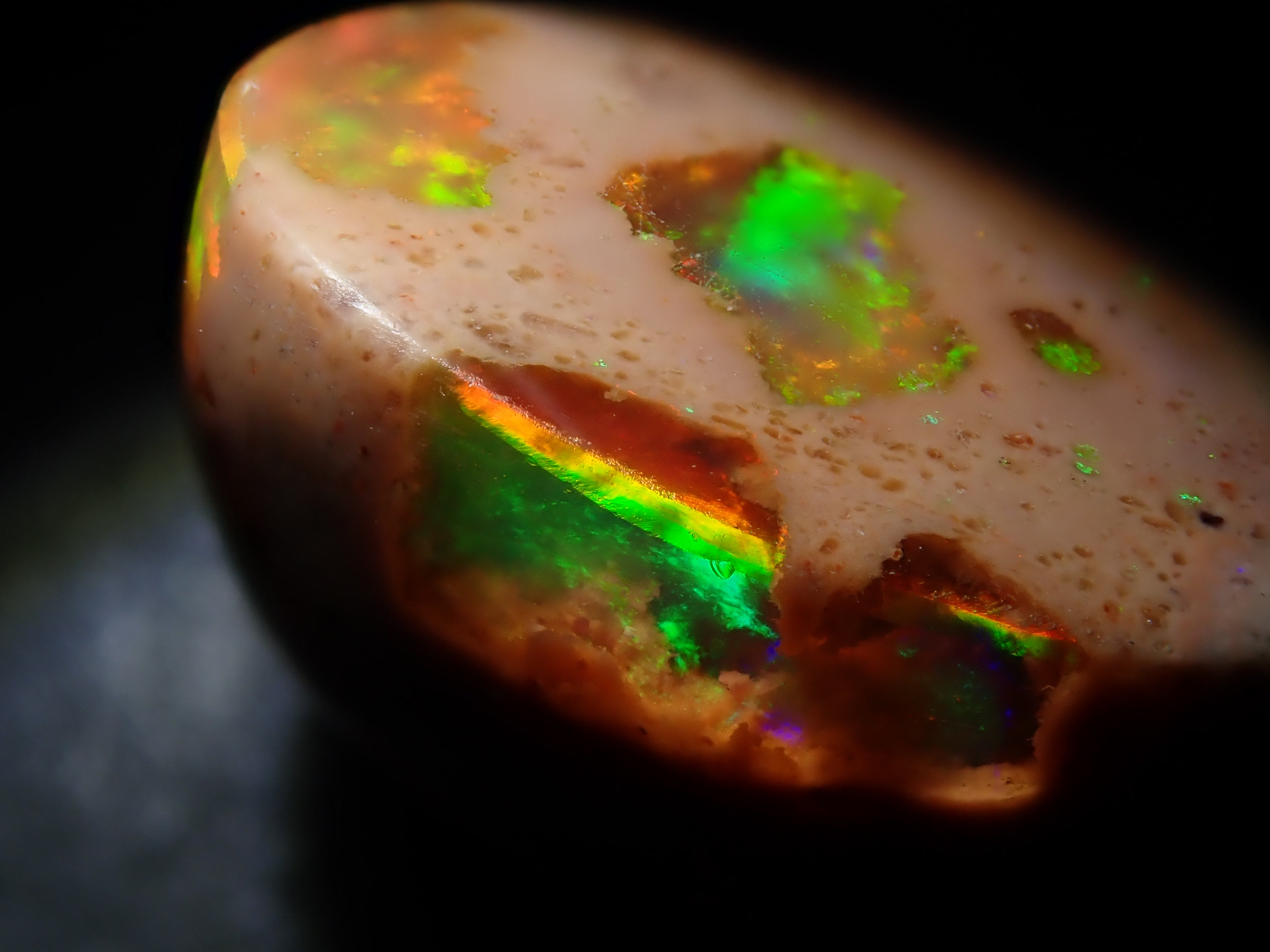 [12561690] Mexican Cantera Opal 9.166ct Loose