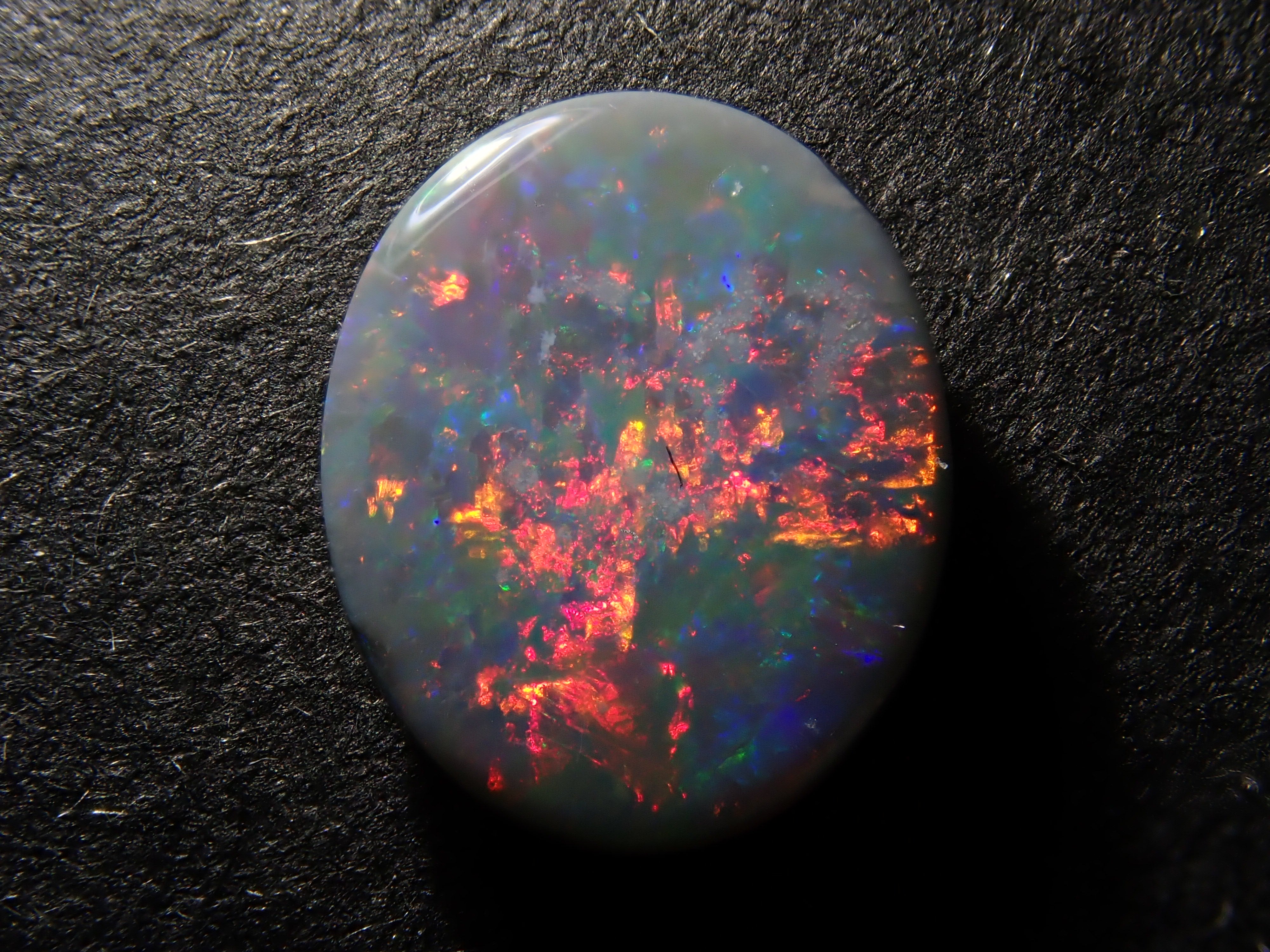 [12561701] 澳洲黑歐泊 0.825克拉 散裝