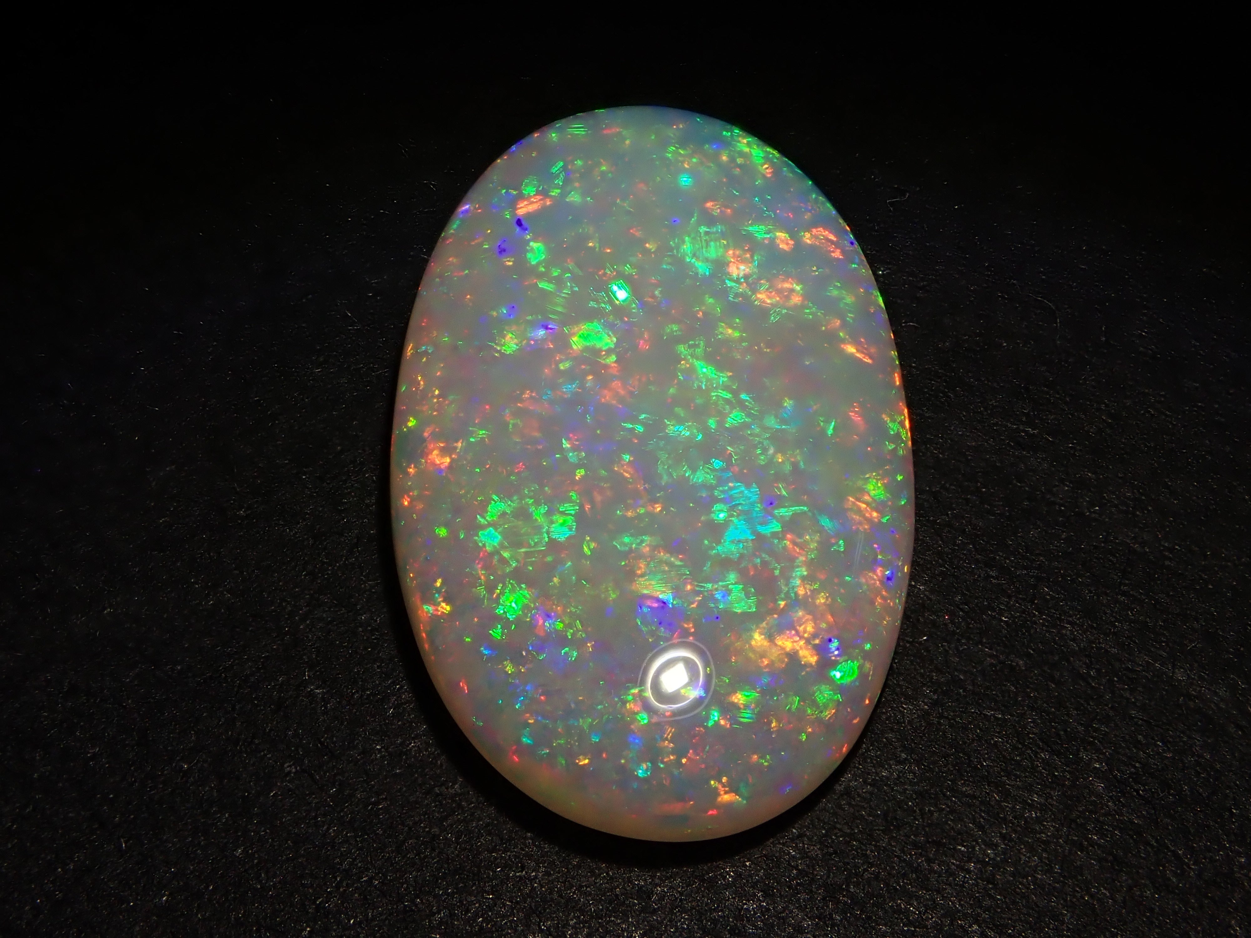 オーストラリア産ホワイトオパール 4.170ctルース