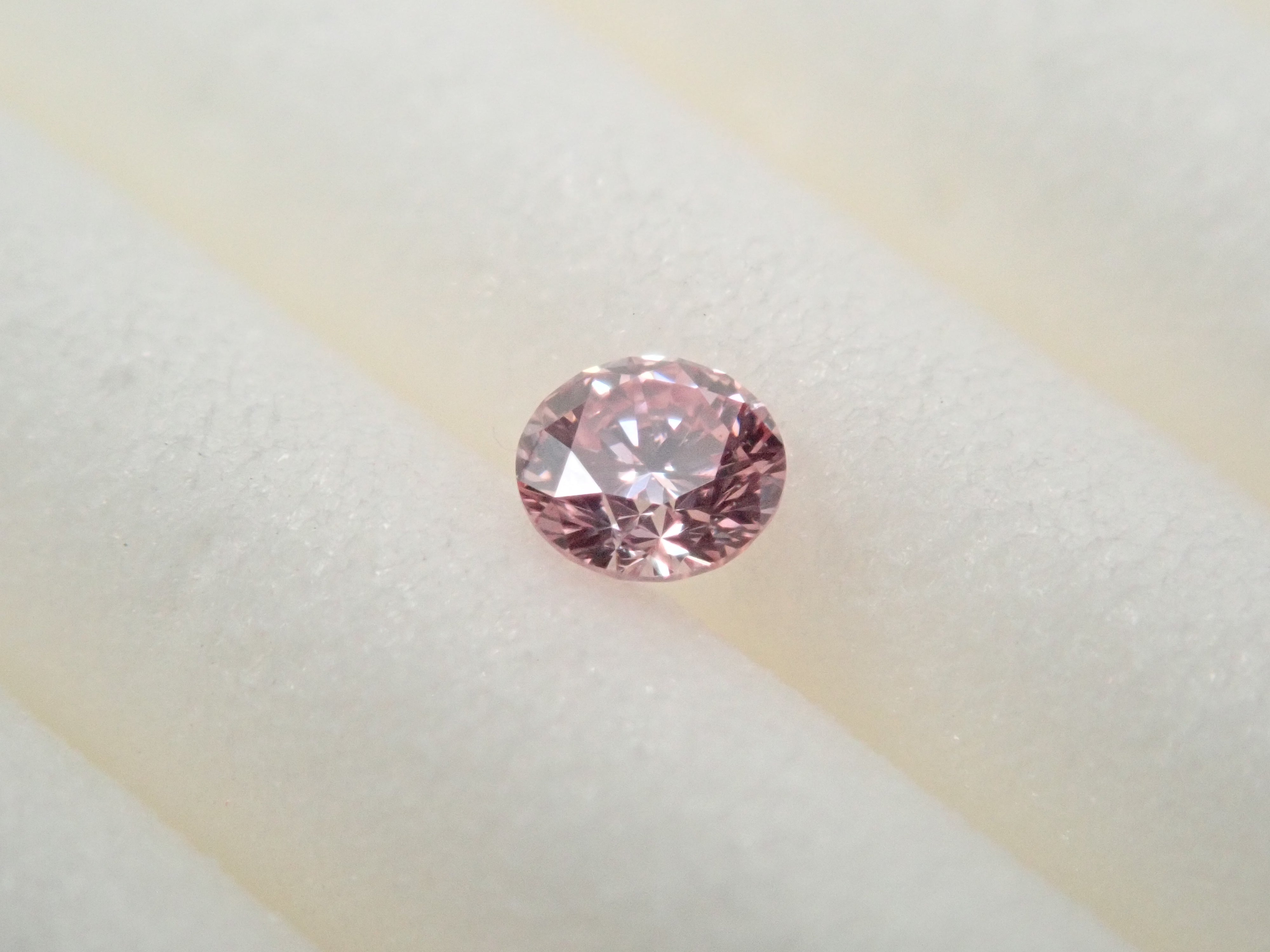 ファンシーライトピンクダイヤモンド 2.2mm/0.045ルース(FANCY LIGHT PURPLISH PINK, VS2)