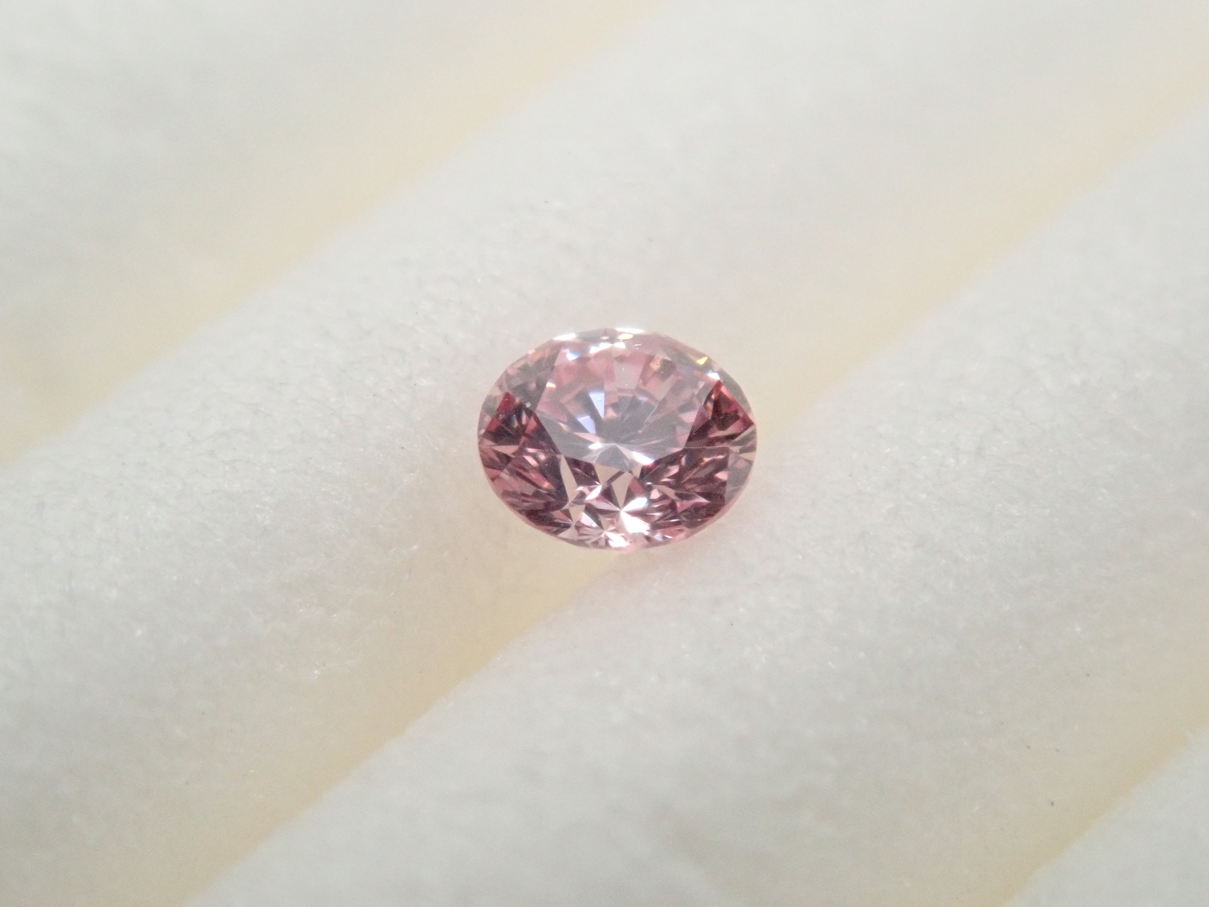 ファンシーライトピンクダイヤモンド 2.2mm/0.045ルース(FANCY LIGHT PURPLISH PINK, VS2)