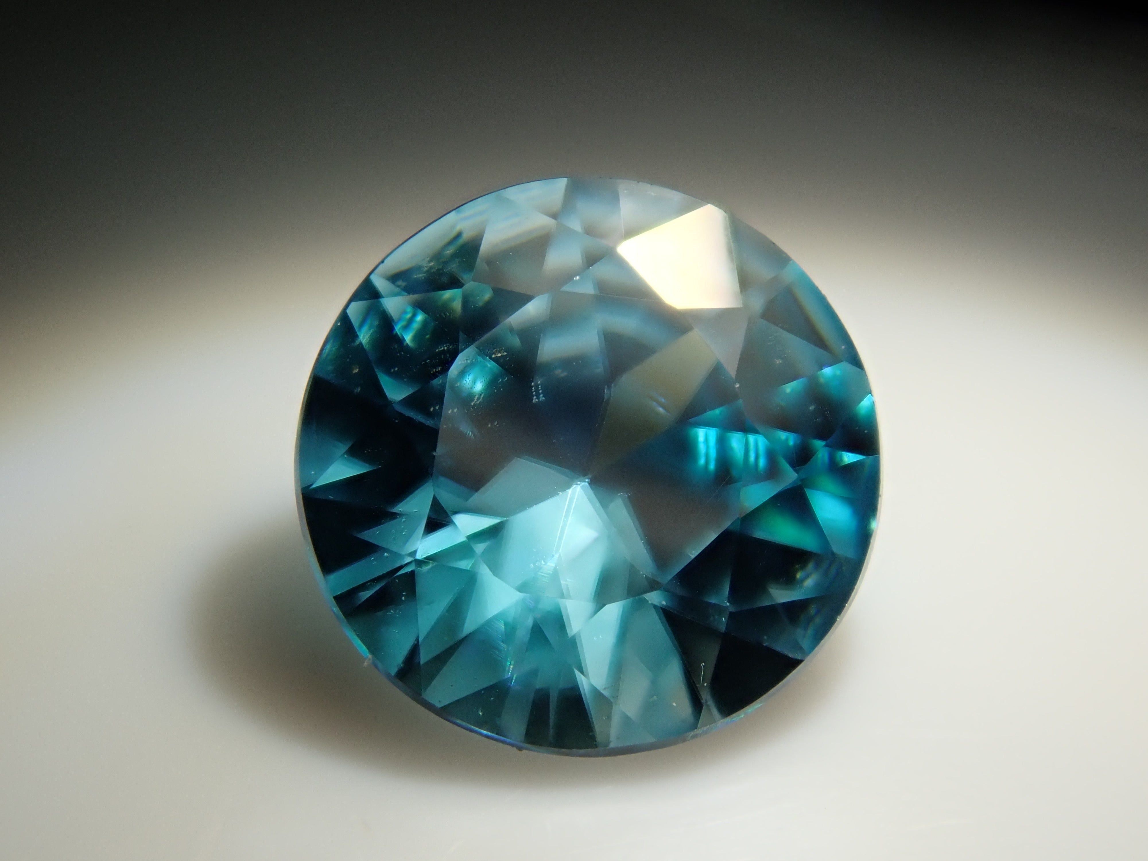 Cambodian blue zircon 5.9mm/0.910ct loose